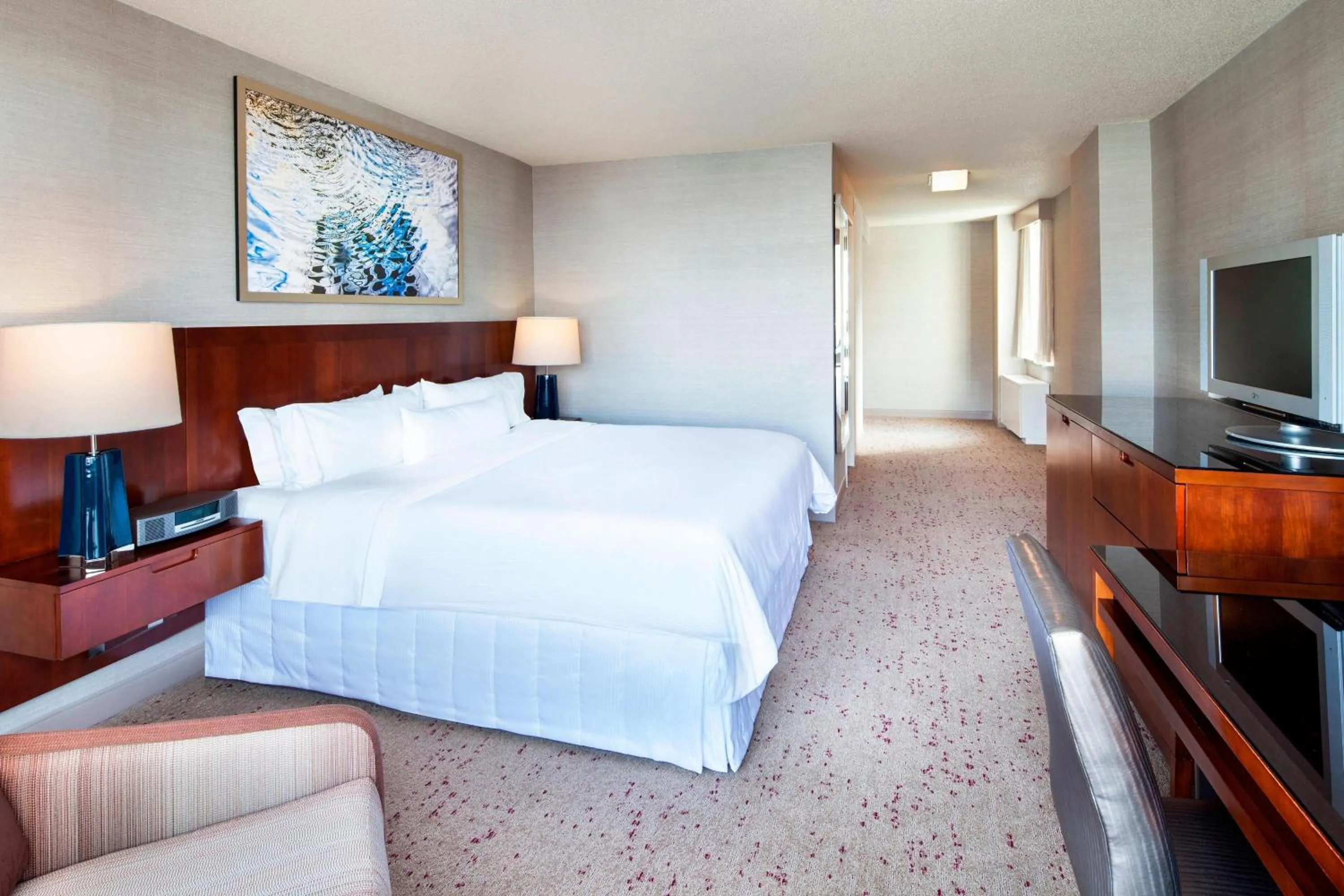 Photo of the whole room, Bed in The Westin Arlington