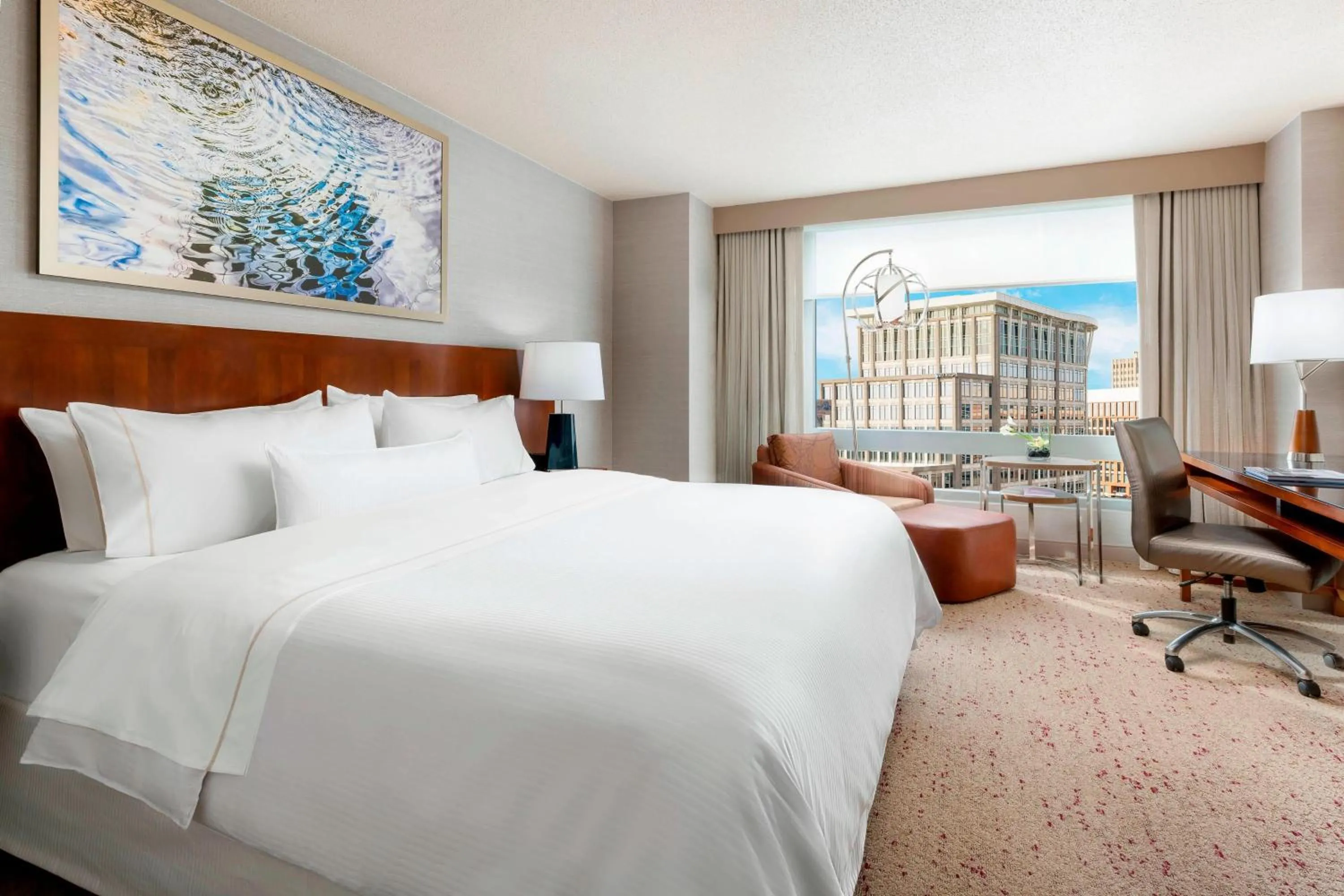 Photo of the whole room, Bed in The Westin Arlington