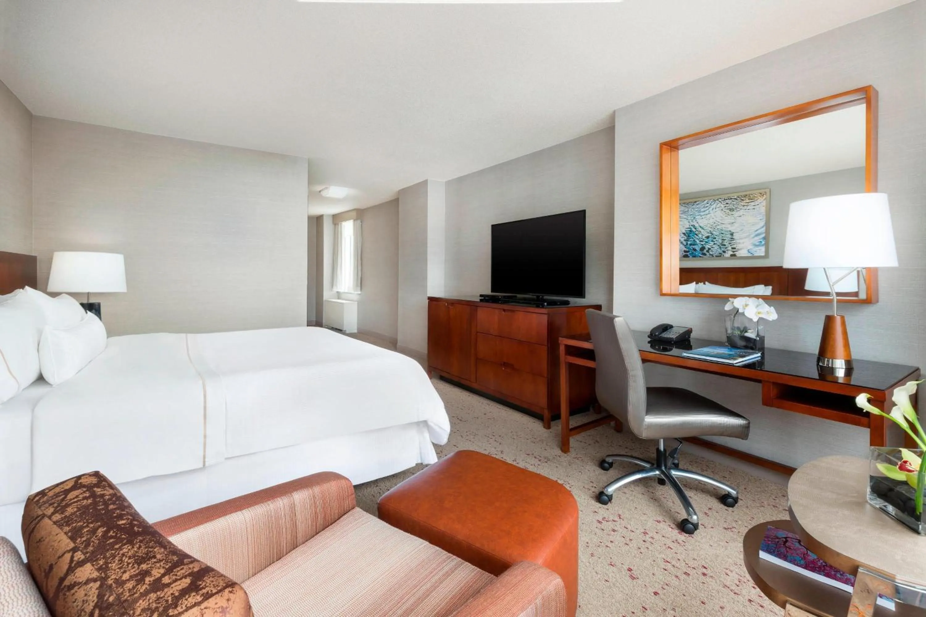 Photo of the whole room, Bed in The Westin Arlington