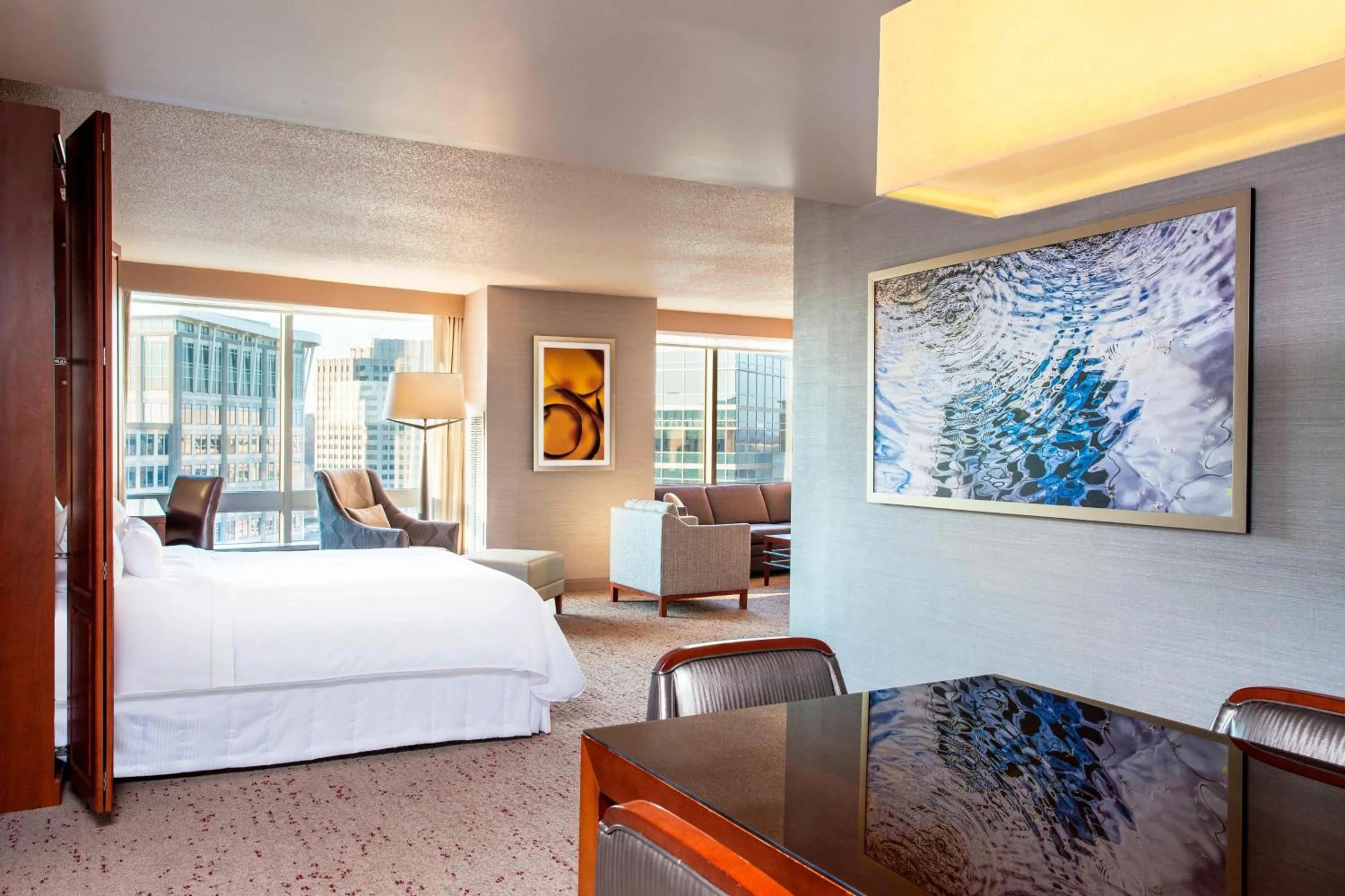 Photo of the whole room, Bed in The Westin Arlington