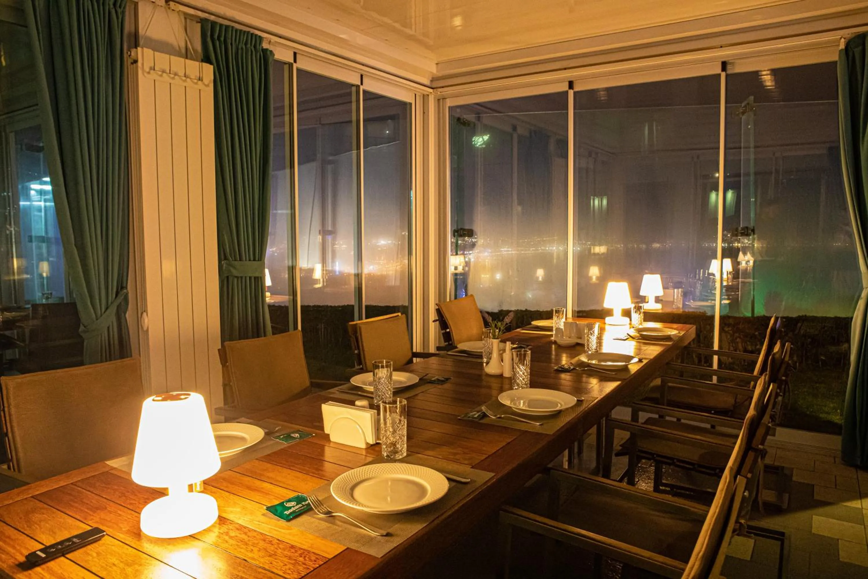 Restaurant/places to eat in Badam d'Art Boutique Hotel