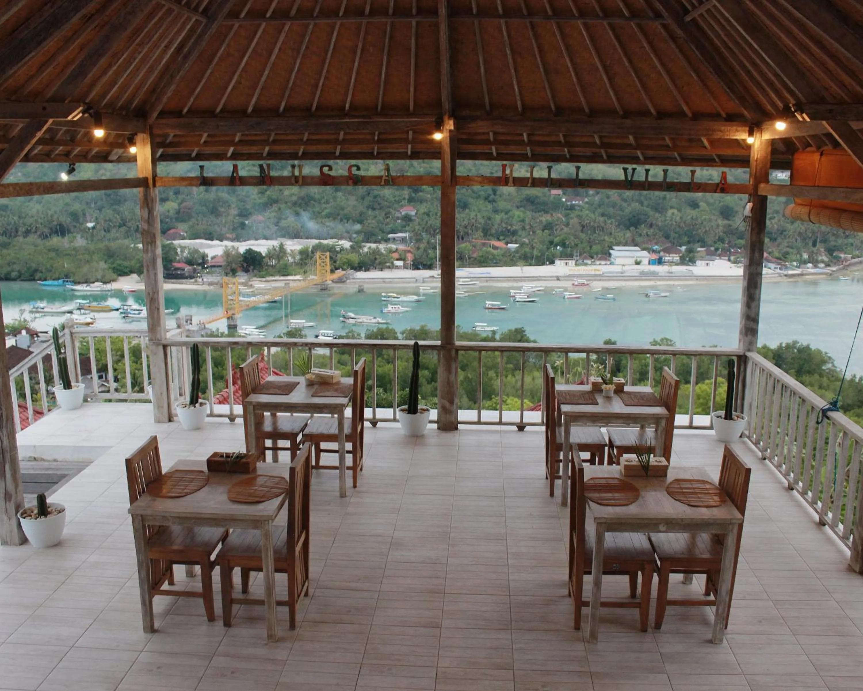 Restaurant/places to eat in Lanussa Hill Villa