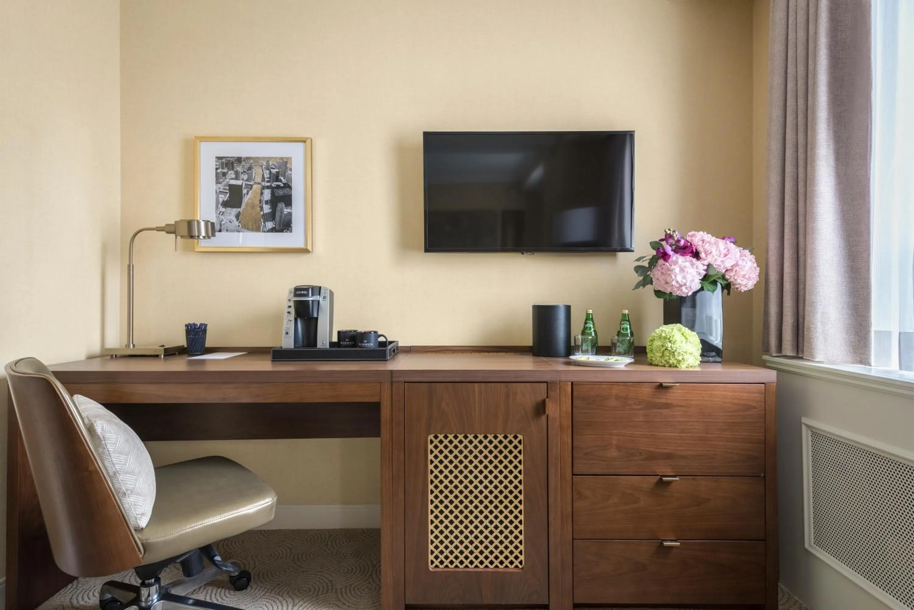 TV and multimedia in Warwick Allerton Chicago