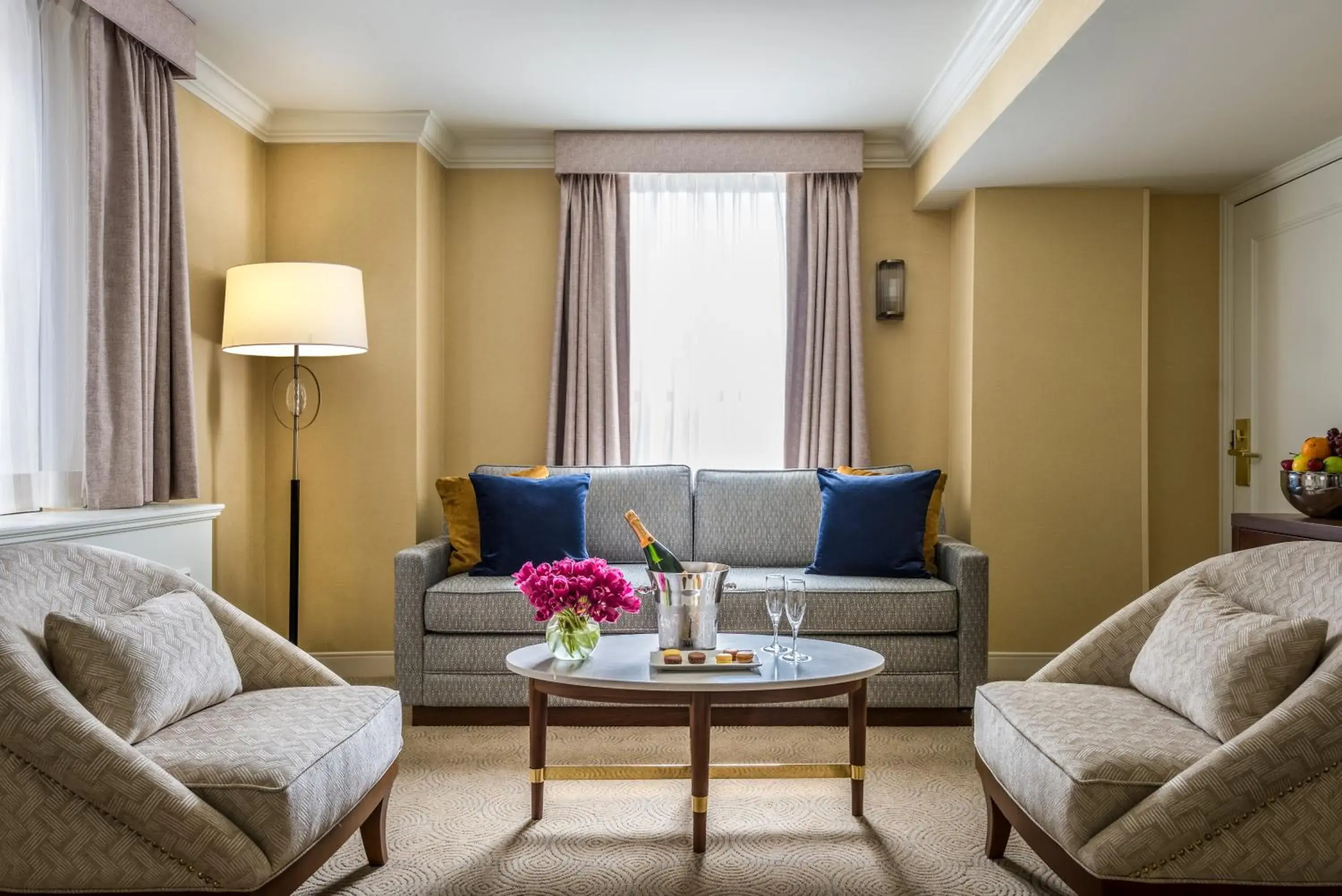 Living room in Warwick Allerton Chicago Living room in Warwick Allerton Chicago