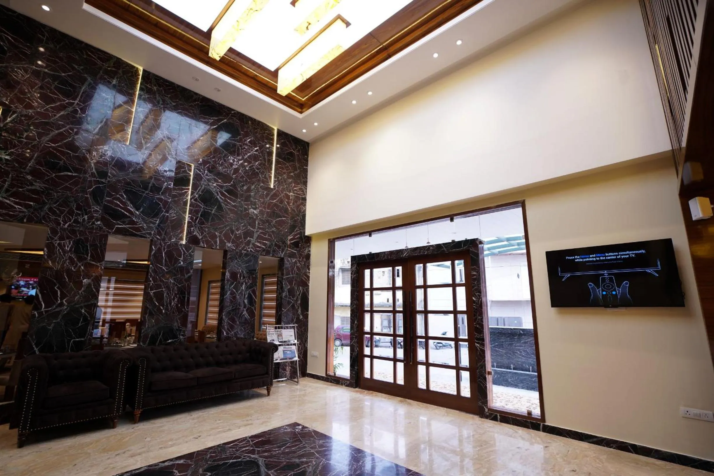 Lobby or reception in Hotel Indo Prime - Jaipur City Centre