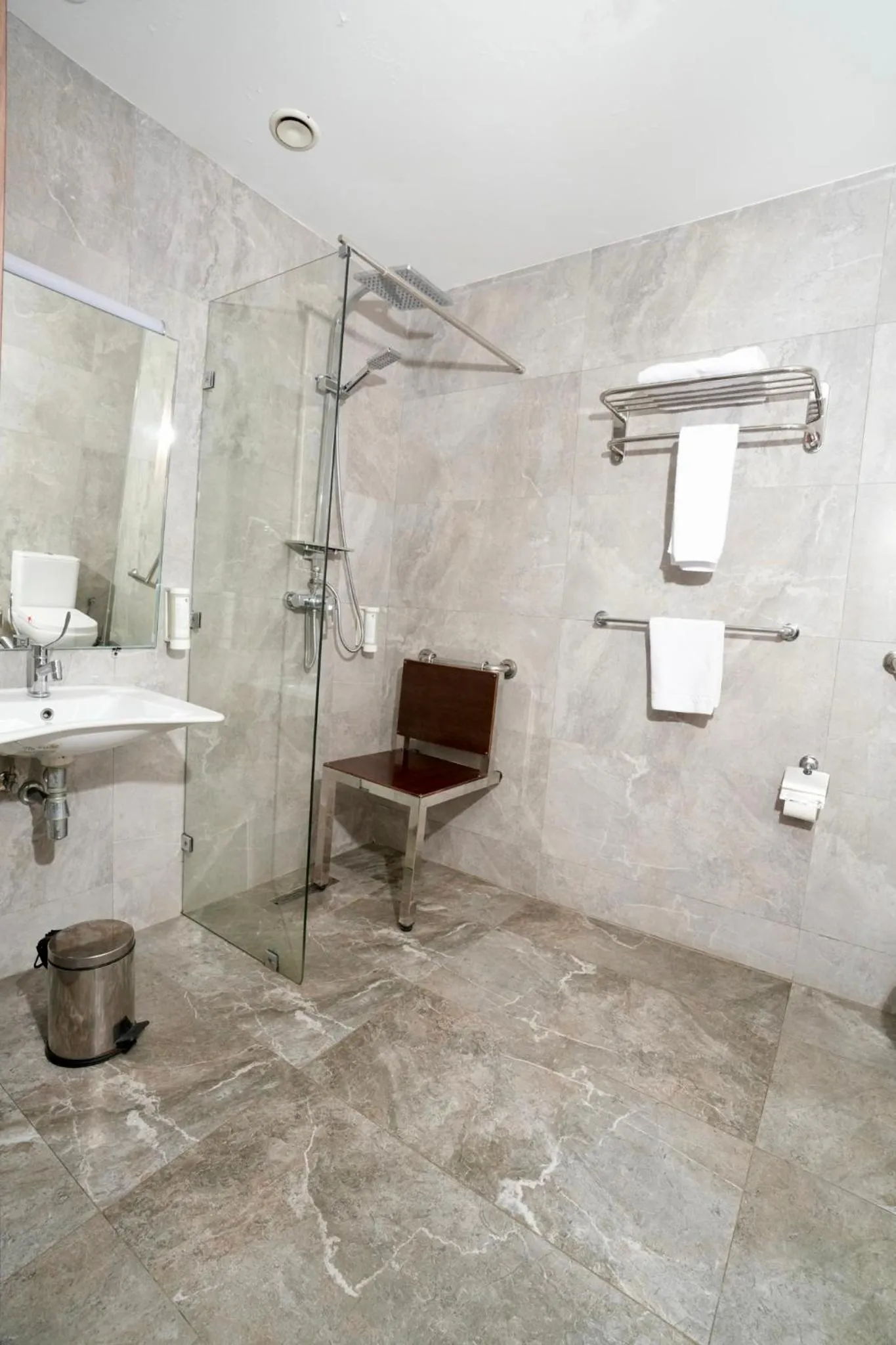 Shower in NJ Hotel Rabat