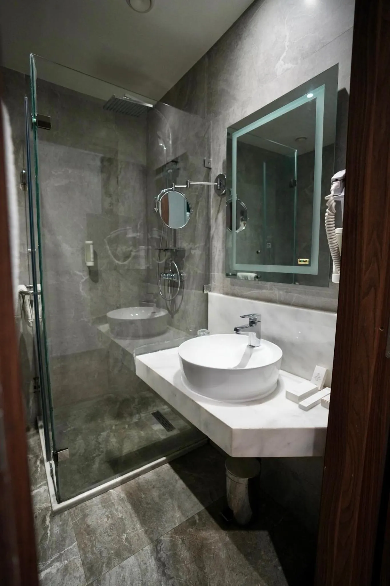 Shower in NJ Hotel Rabat