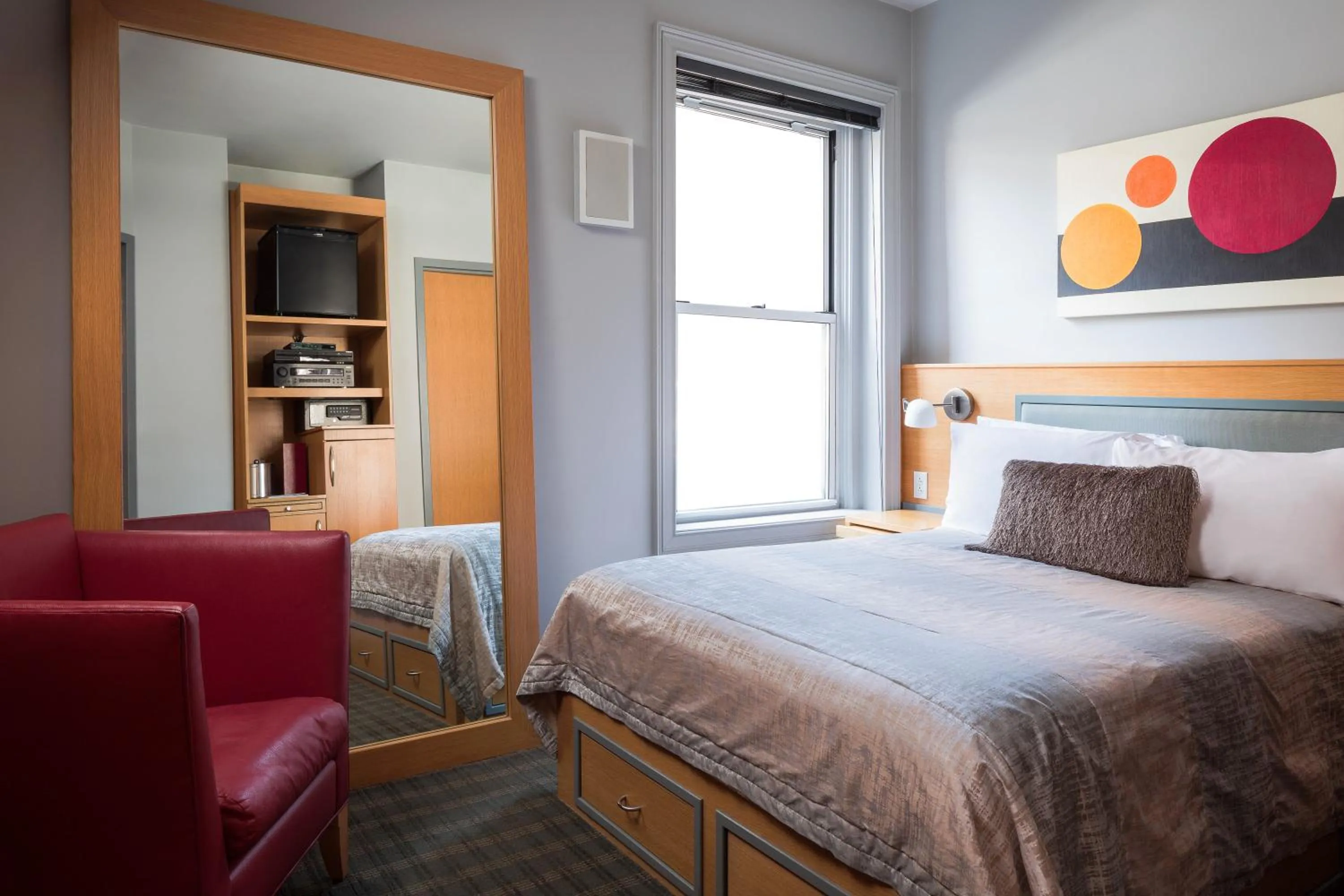 Bedroom, Bed in Charlesmark Hotel