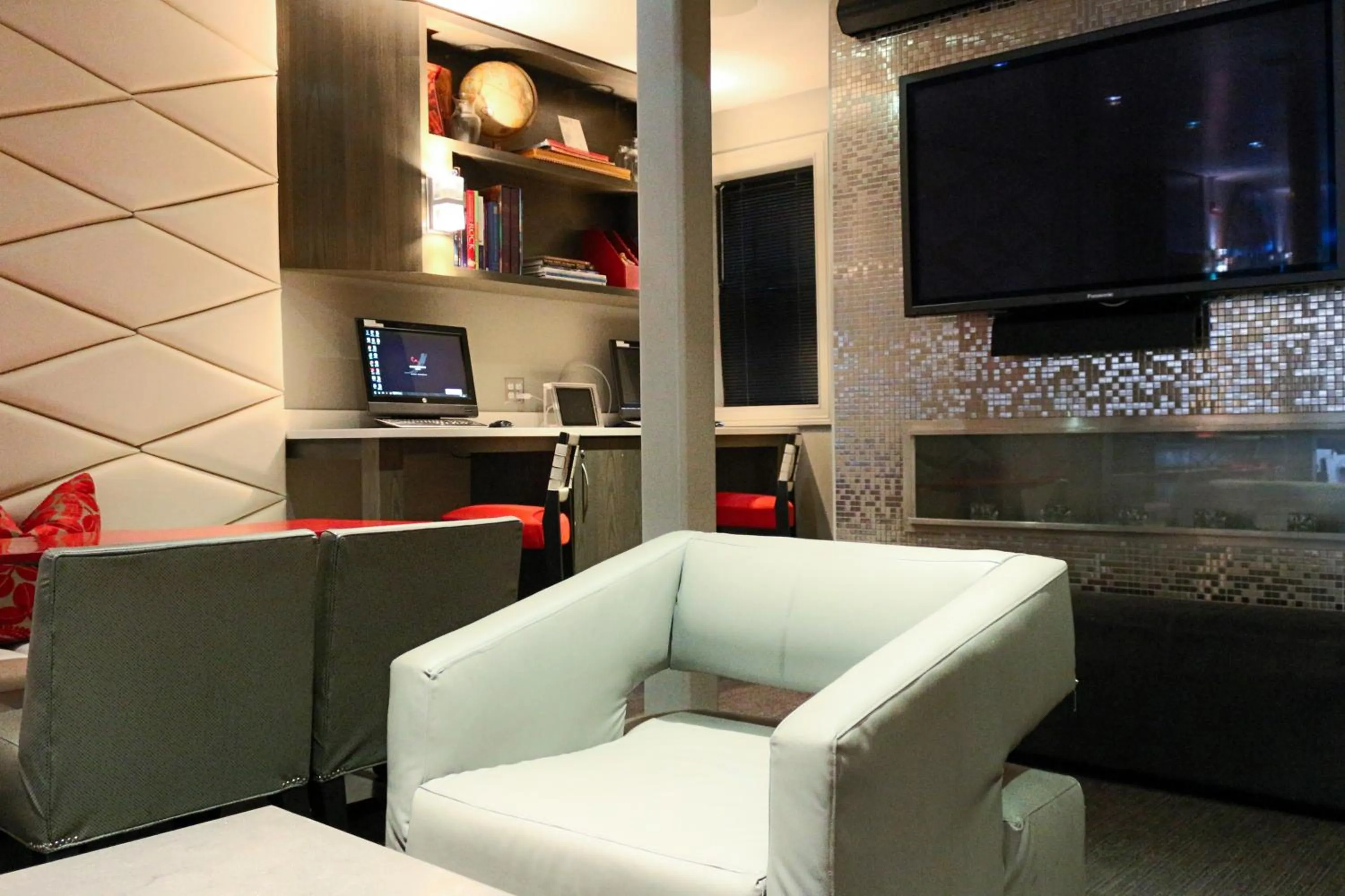 Communal lounge/ TV room in Charlesmark Hotel