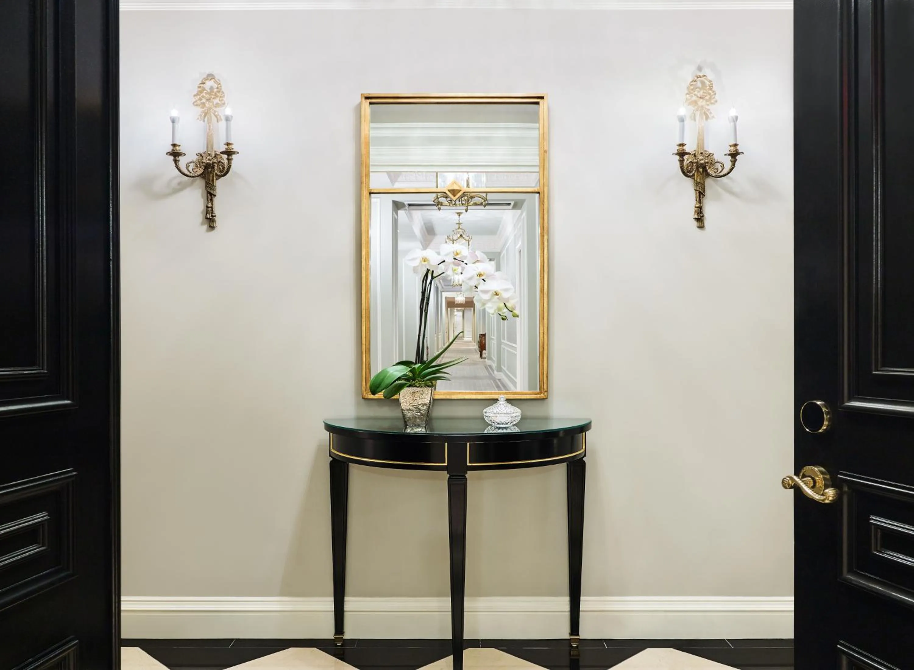 Decorative detail in 5th & 55th Residence Club