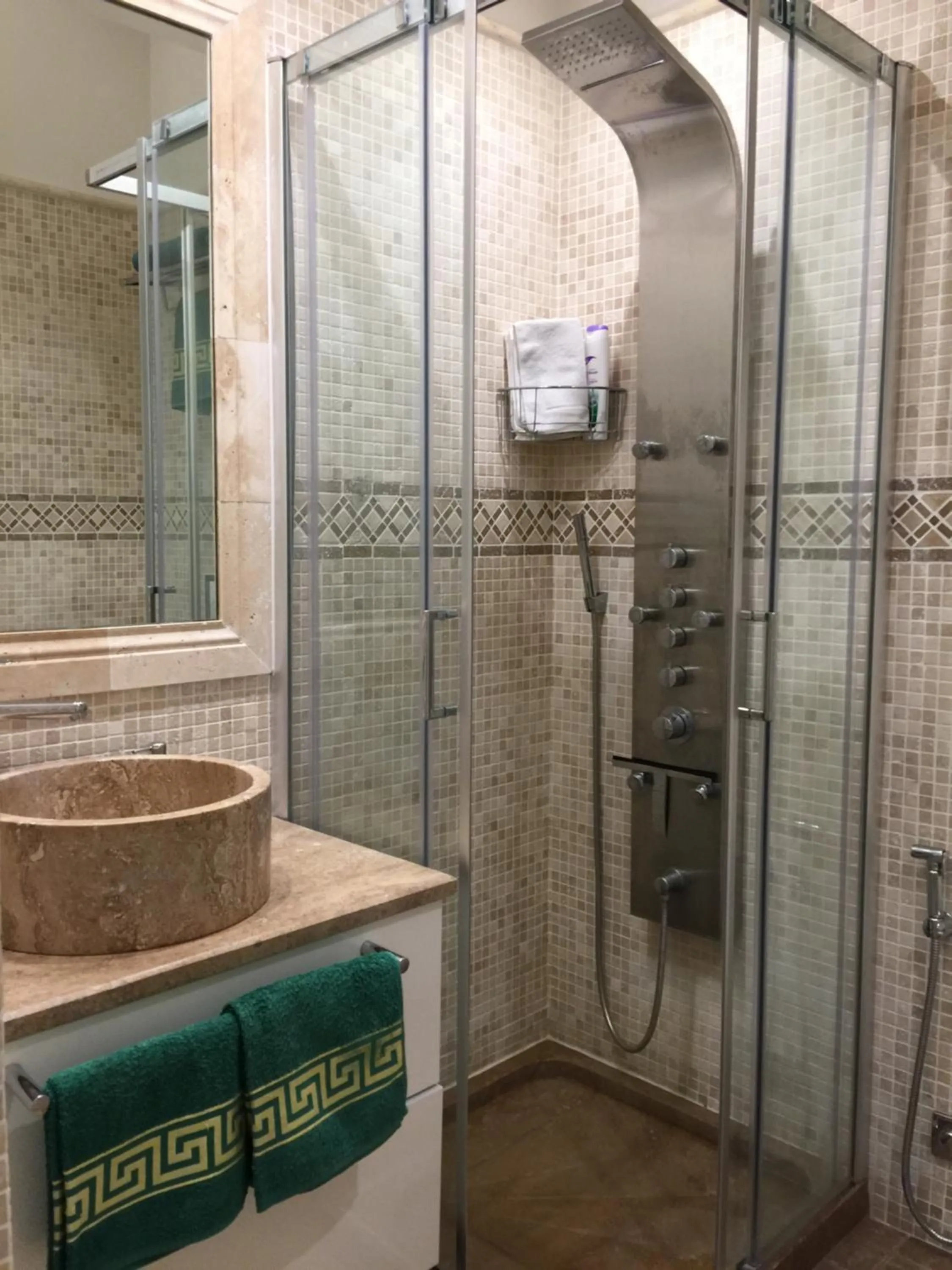 Shower in Bed & Breakfast Case Osti