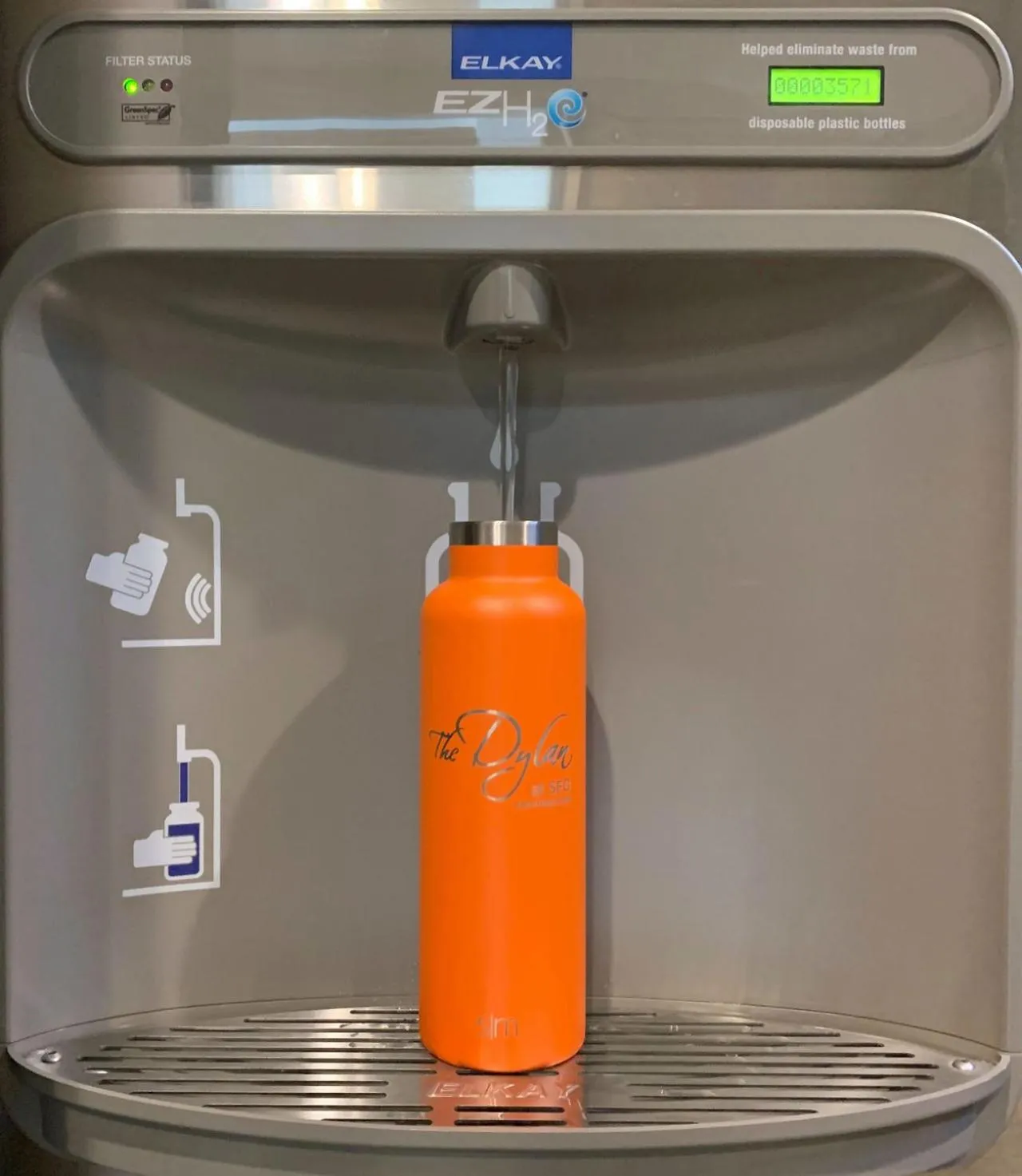 Food and drinks in The Dylan Hotel at SFO