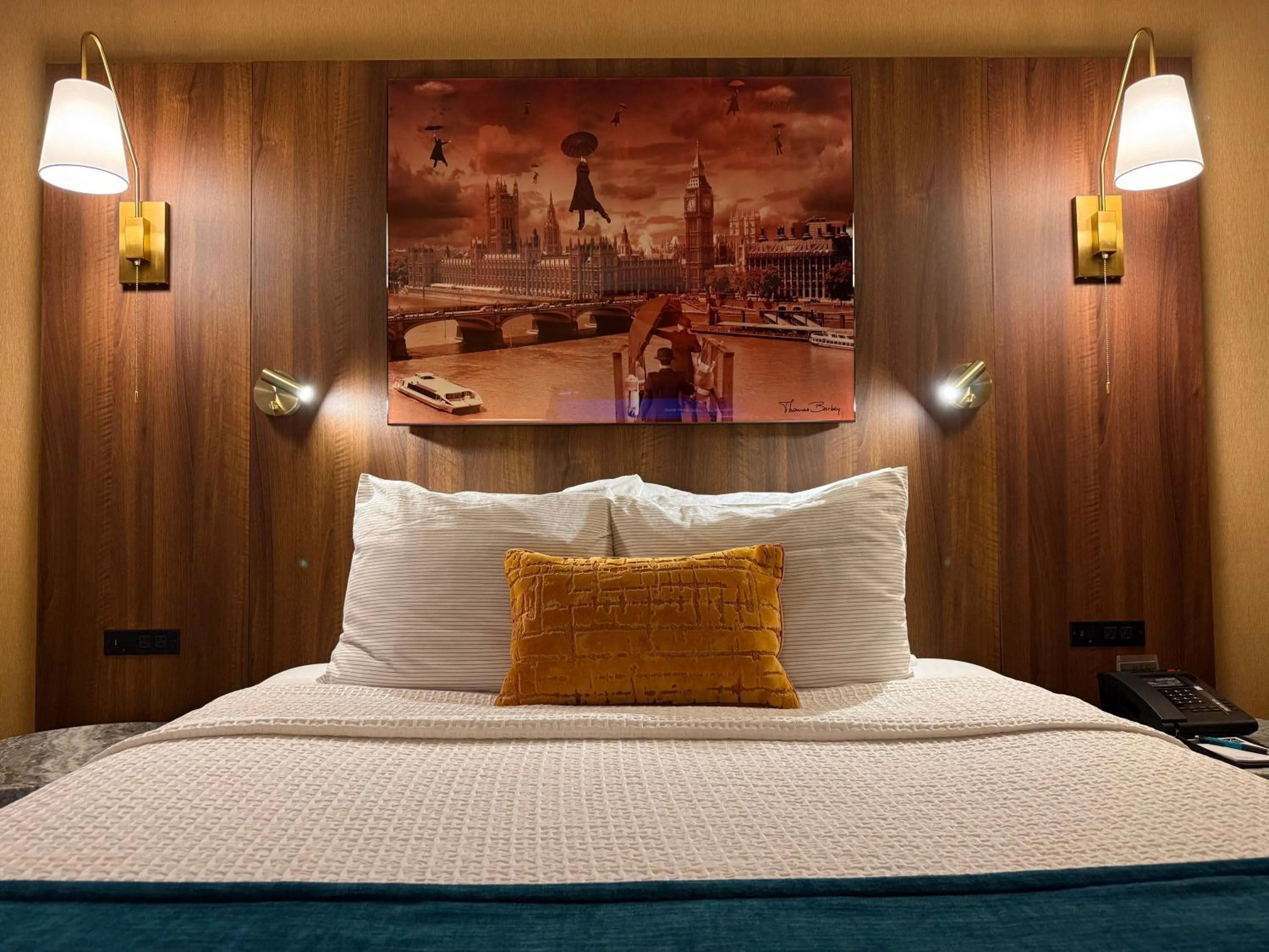 TV and multimedia, Bed in The Dylan Hotel at SFO