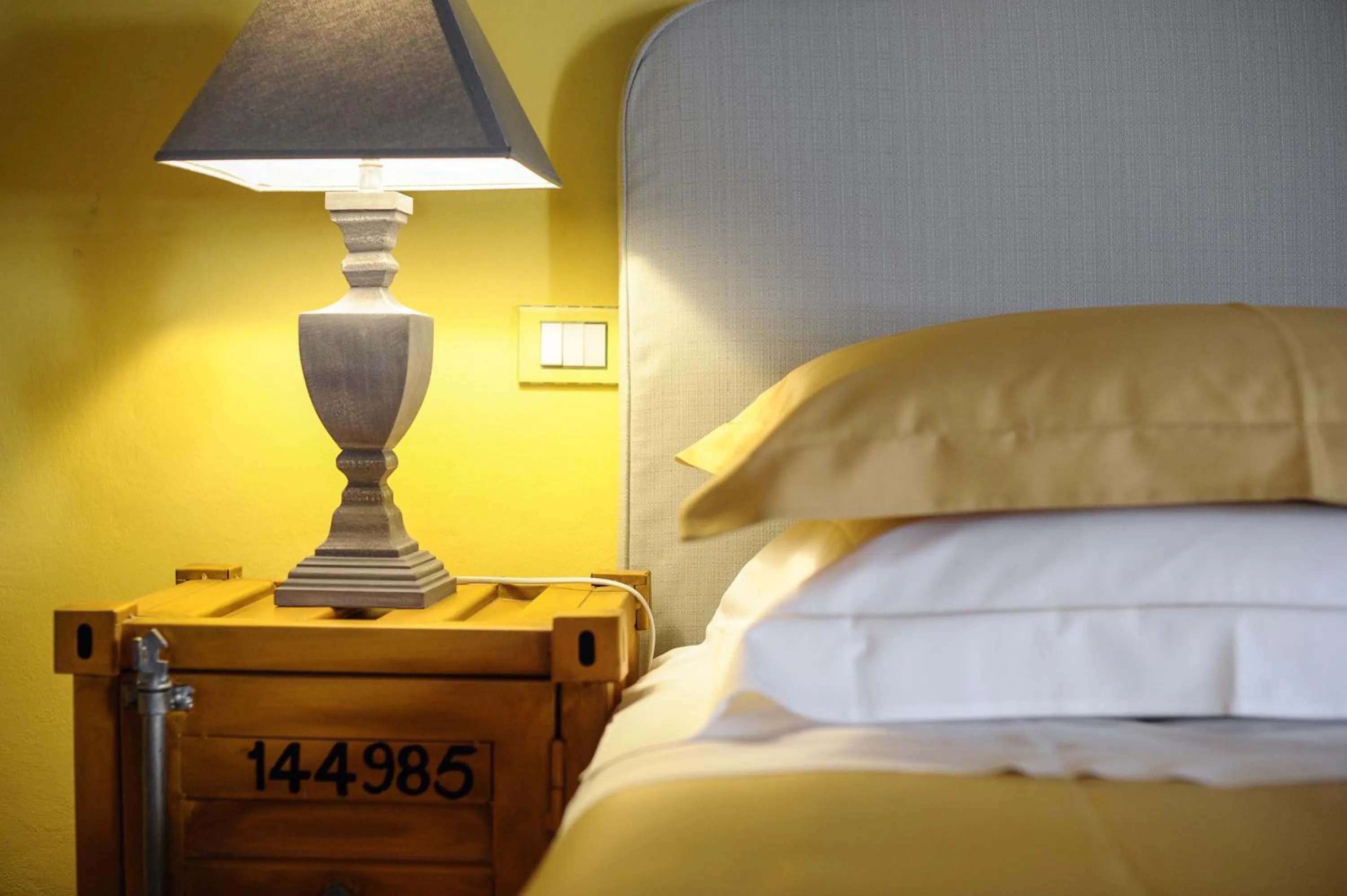 Decorative detail, Bed in B&B Le Dimore Mezza Costa