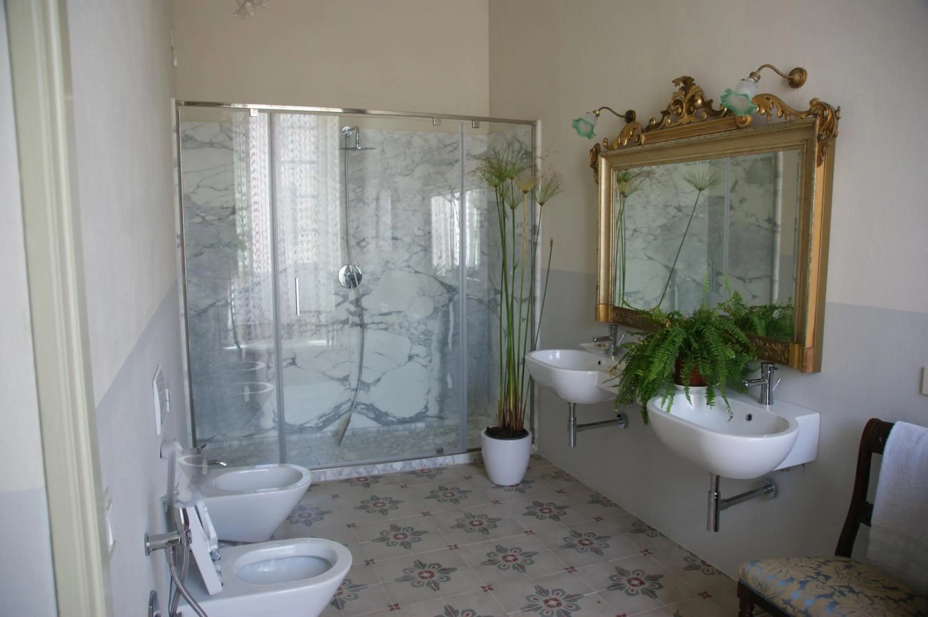 Shower in Residenza d'Epoca Regina d'Arborea