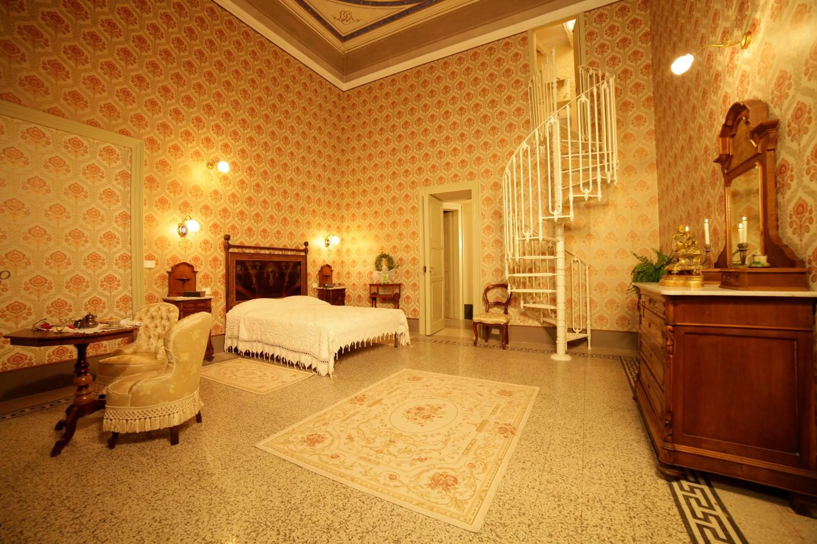 Photo of the whole room, Bed in Residenza d'Epoca Regina d'Arborea