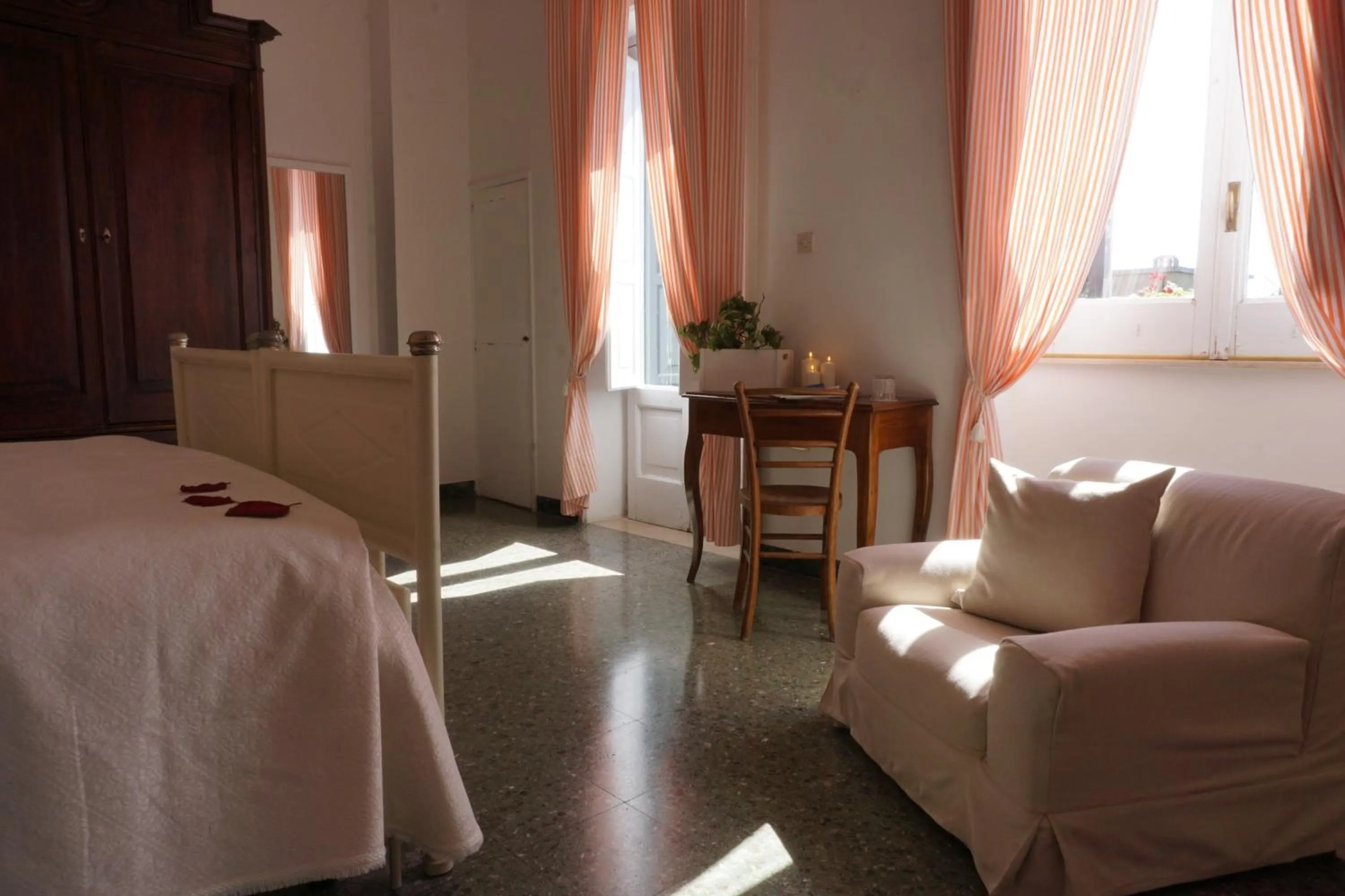 Photo of the whole room, Bed in Volver B&B