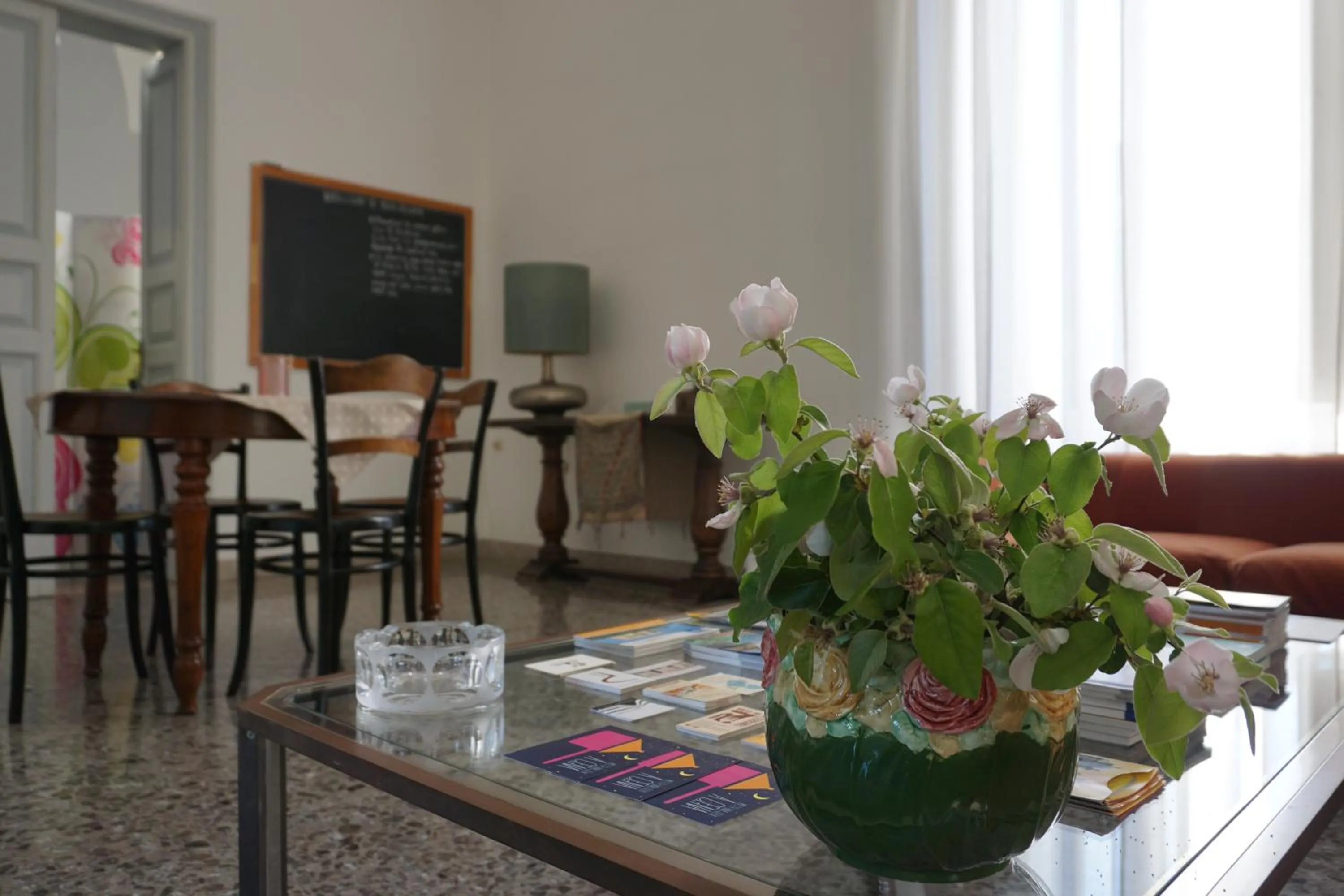 Communal lounge/ TV room in Volver B&B