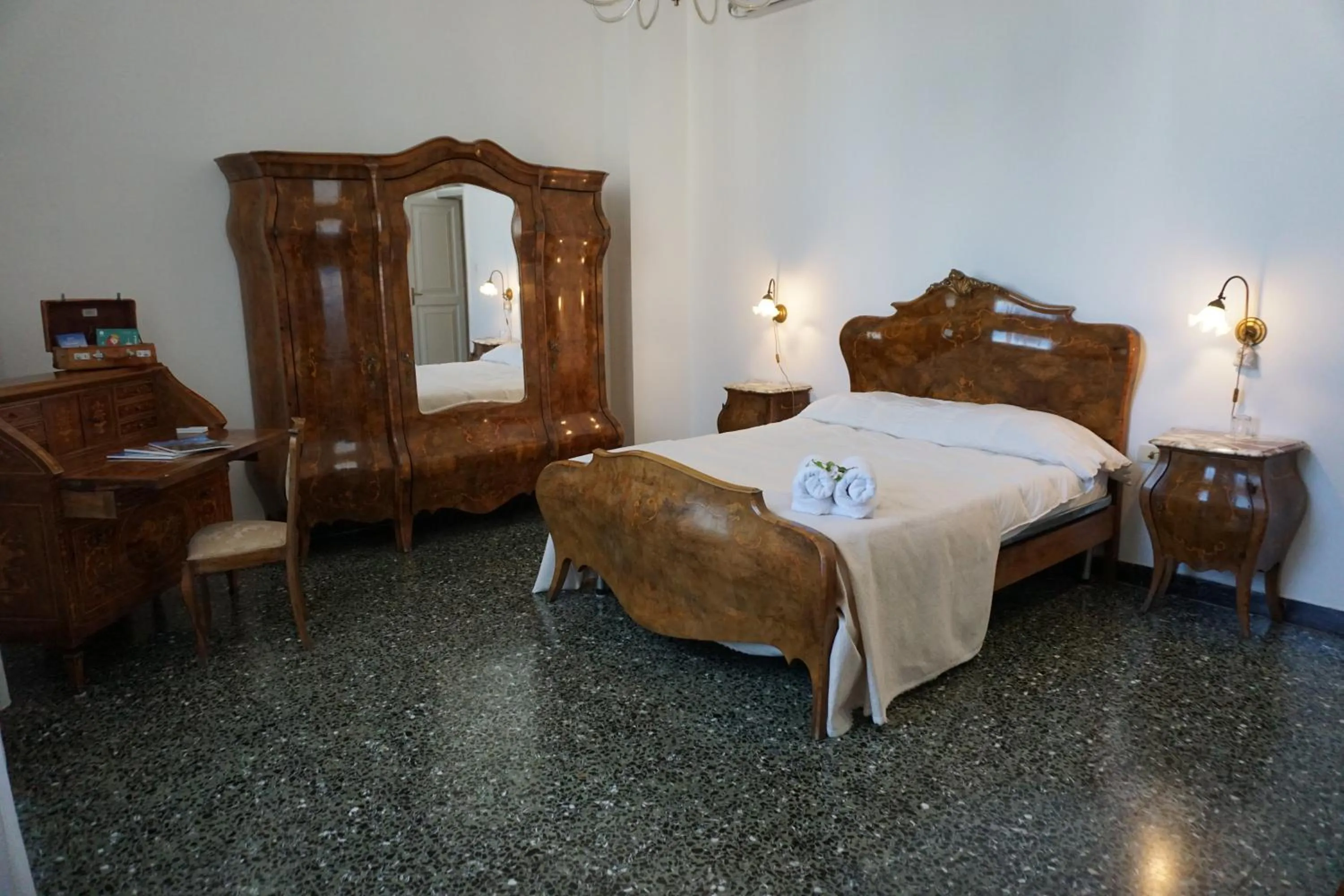 Photo of the whole room, Bed in Volver B&B