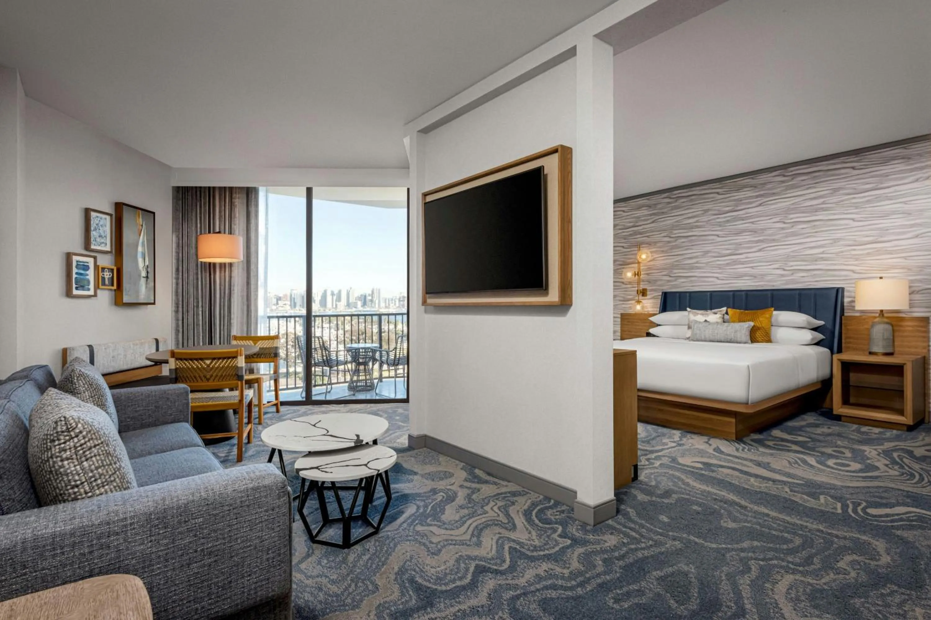 Photo of the whole room, Bed in Sheraton San Diego Resort