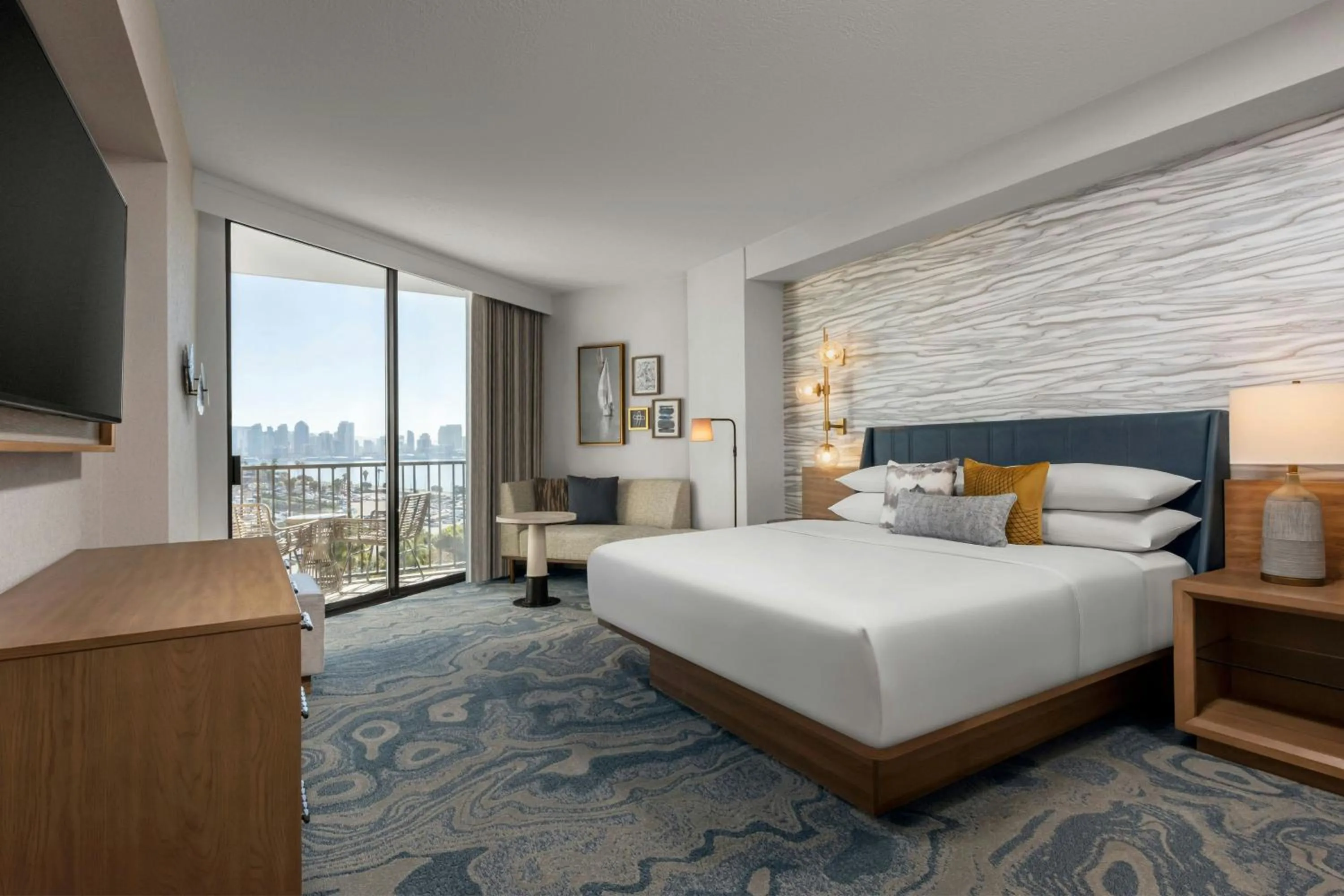 Photo of the whole room, Bed in Sheraton San Diego Resort