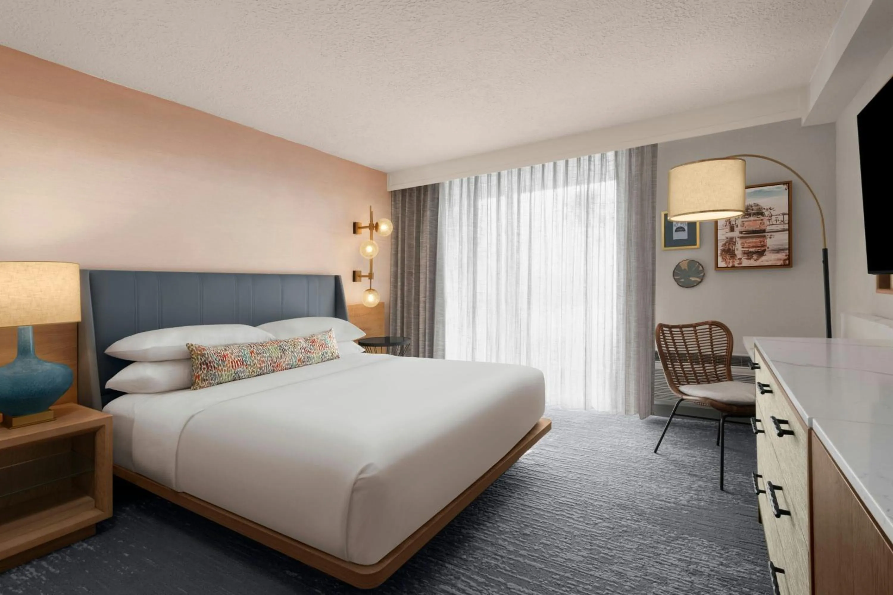 Bathroom, Bed in Sheraton San Diego Resort