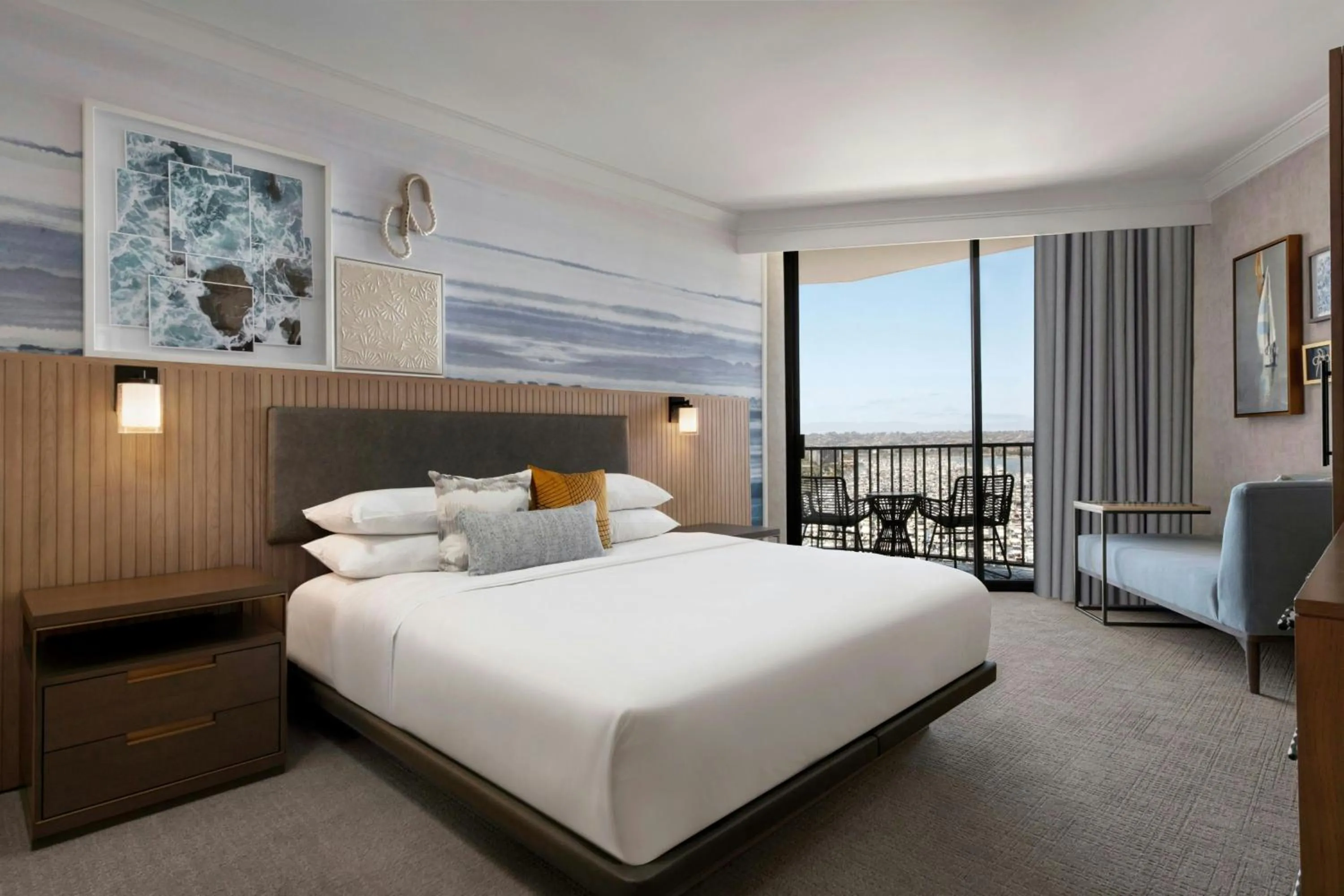 Photo of the whole room, Bed in Sheraton San Diego Resort