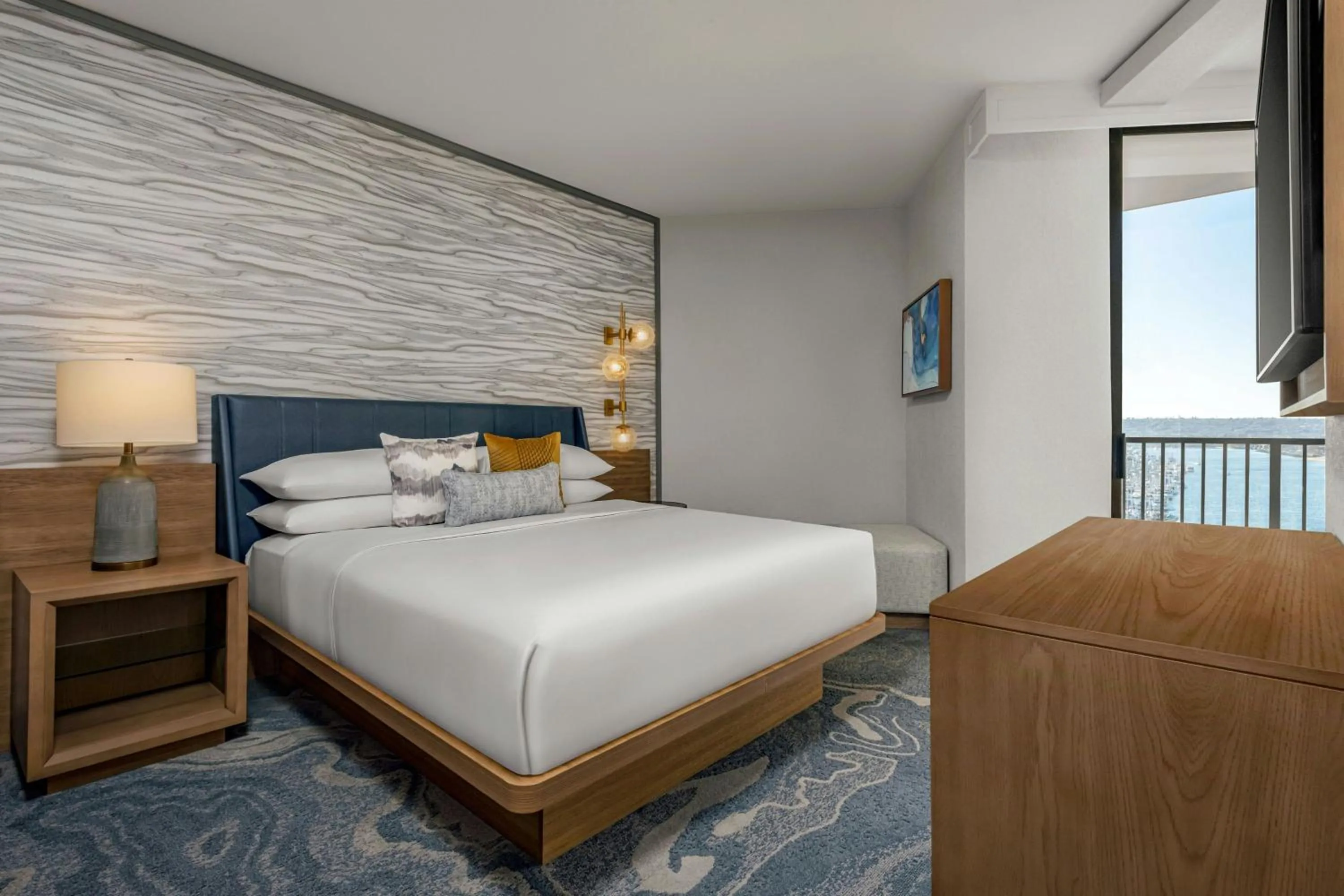 Photo of the whole room, Bed in Sheraton San Diego Resort