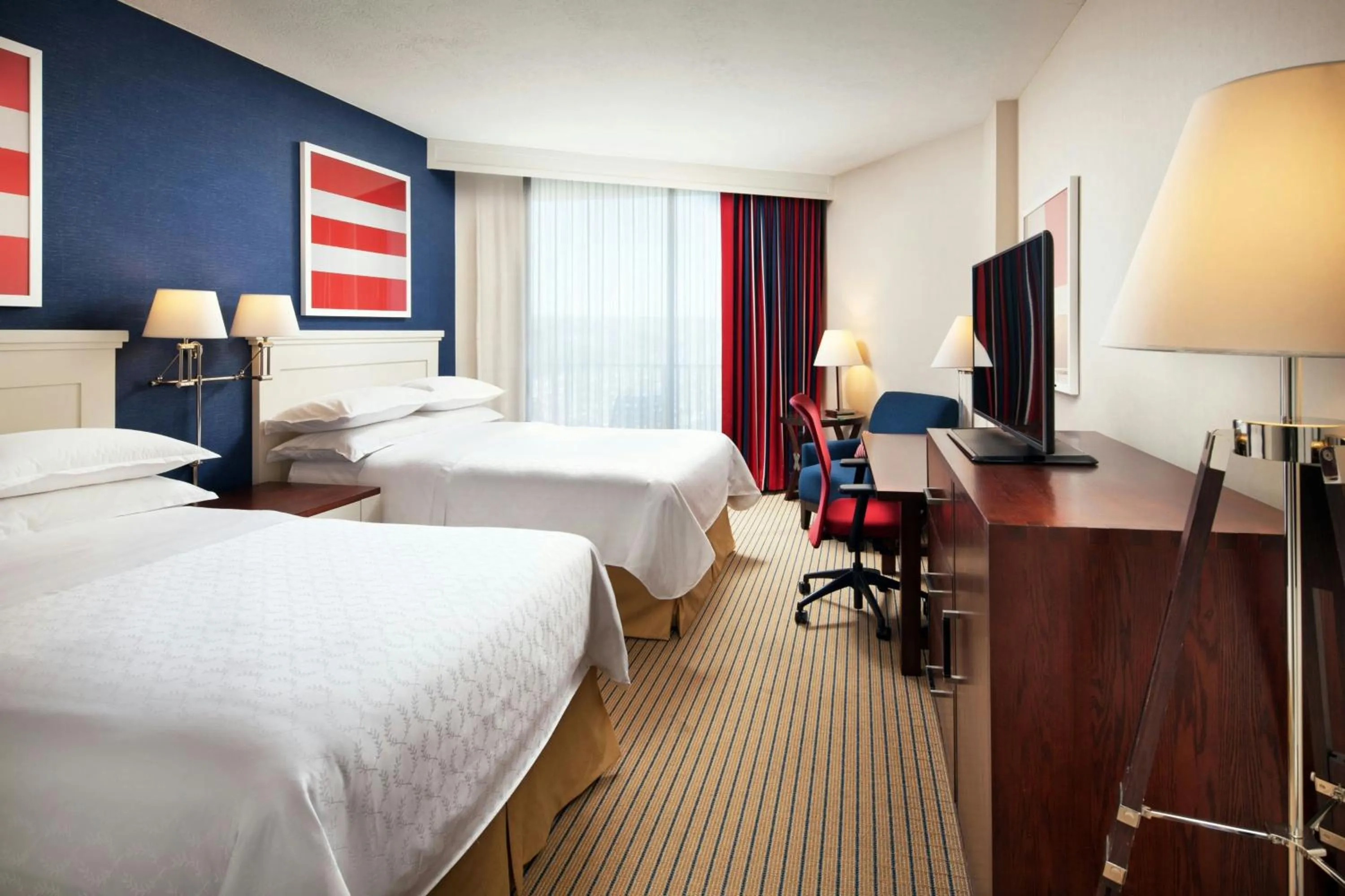 Photo of the whole room, Bed in Sheraton San Diego Resort