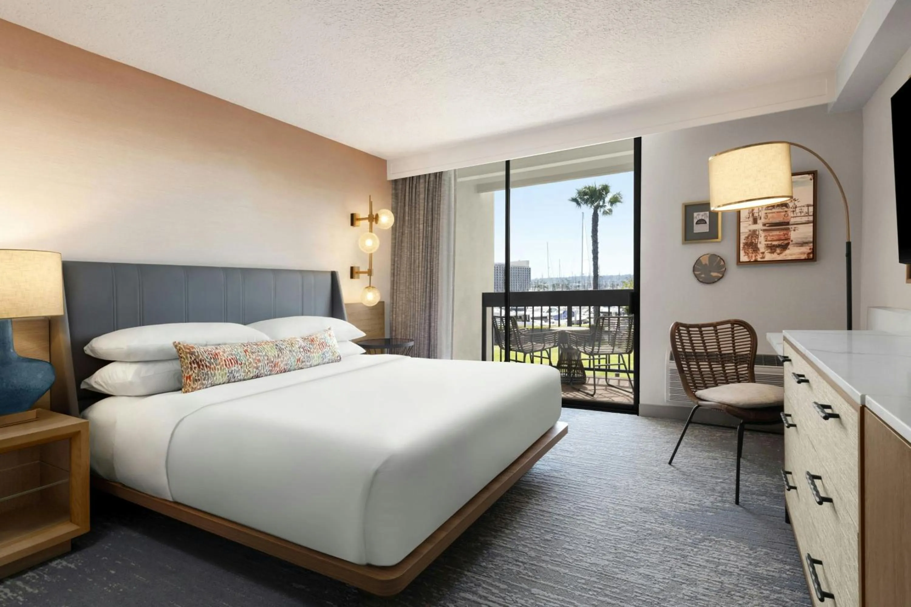 Photo of the whole room, Bed in Sheraton San Diego Resort