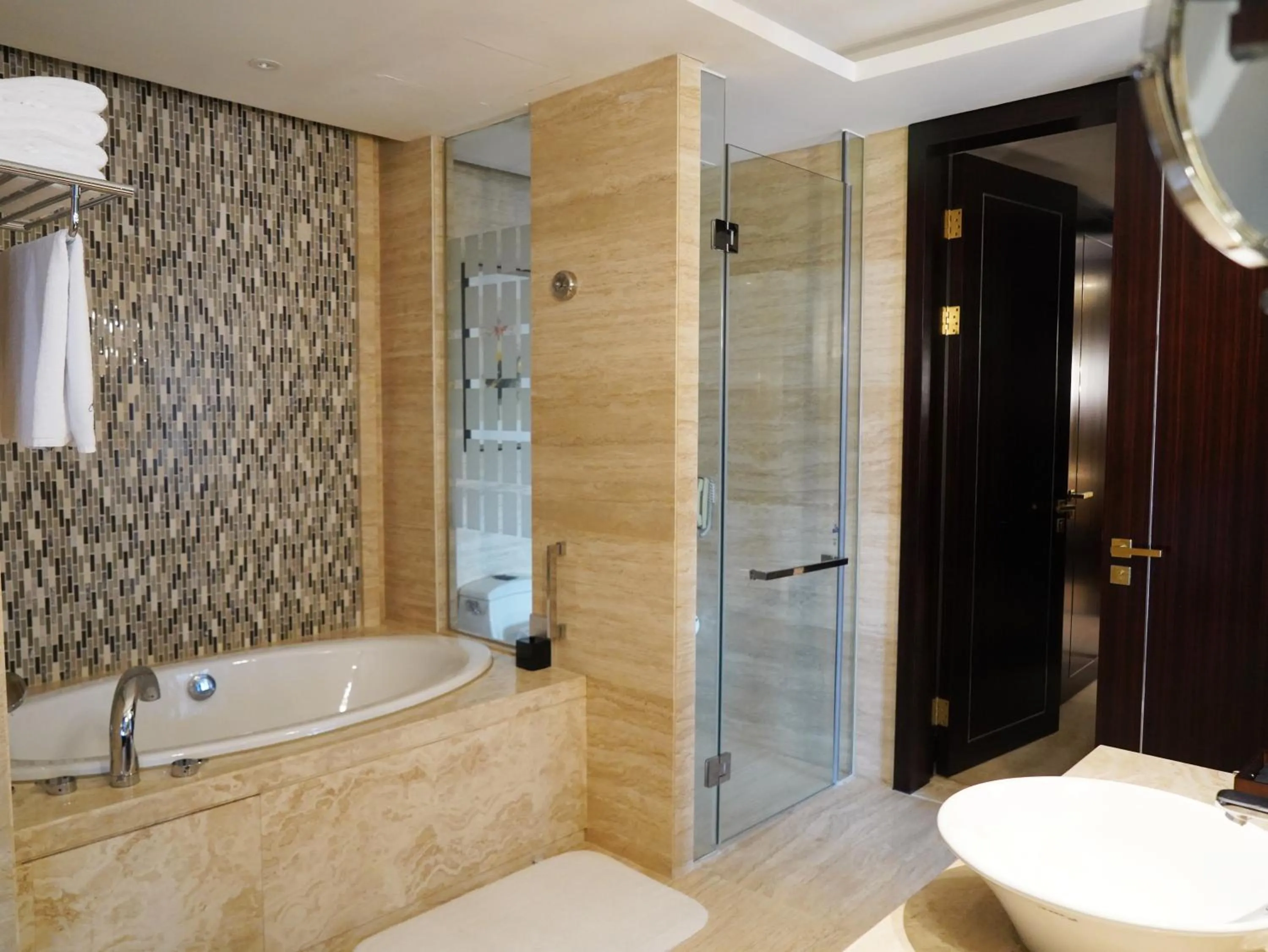 Shower in Howard Johnson Changsheng Plaza Meizhou