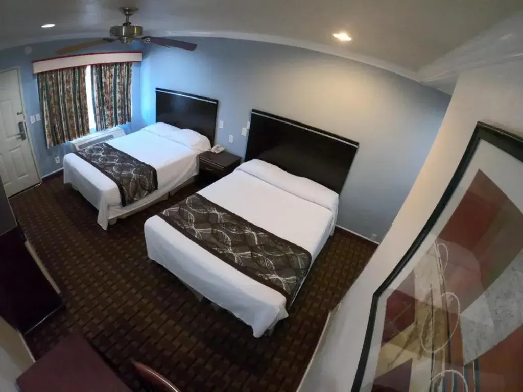 Bed in Hollywood Guest Inn Bed in Hollywood Guest Inn