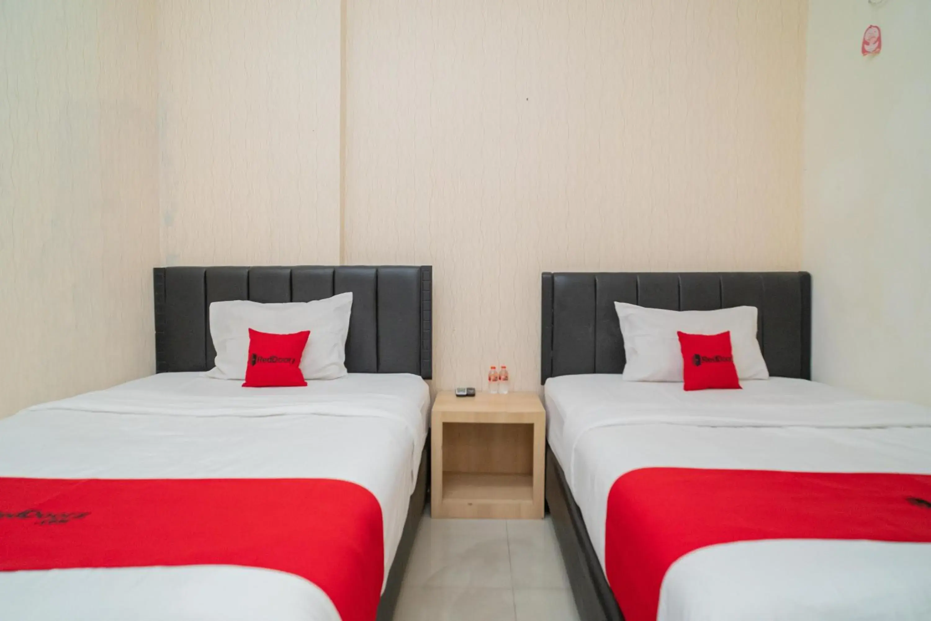 Bedroom, Bed in RedDoorz near Flyover Arjosari Malang Bedroom, Bed in RedDoorz near Flyover Arjosari Malang