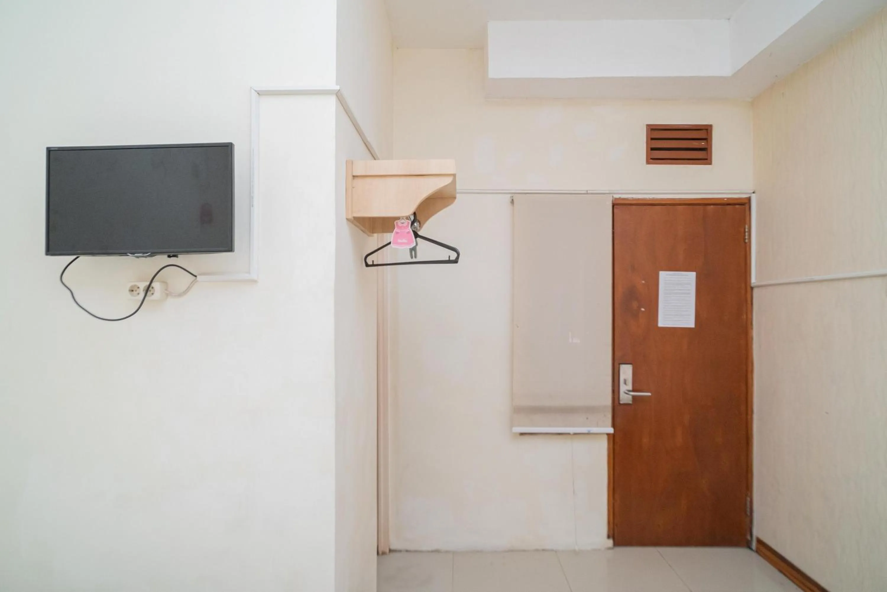 TV and multimedia in RedDoorz near Flyover Arjosari Malang