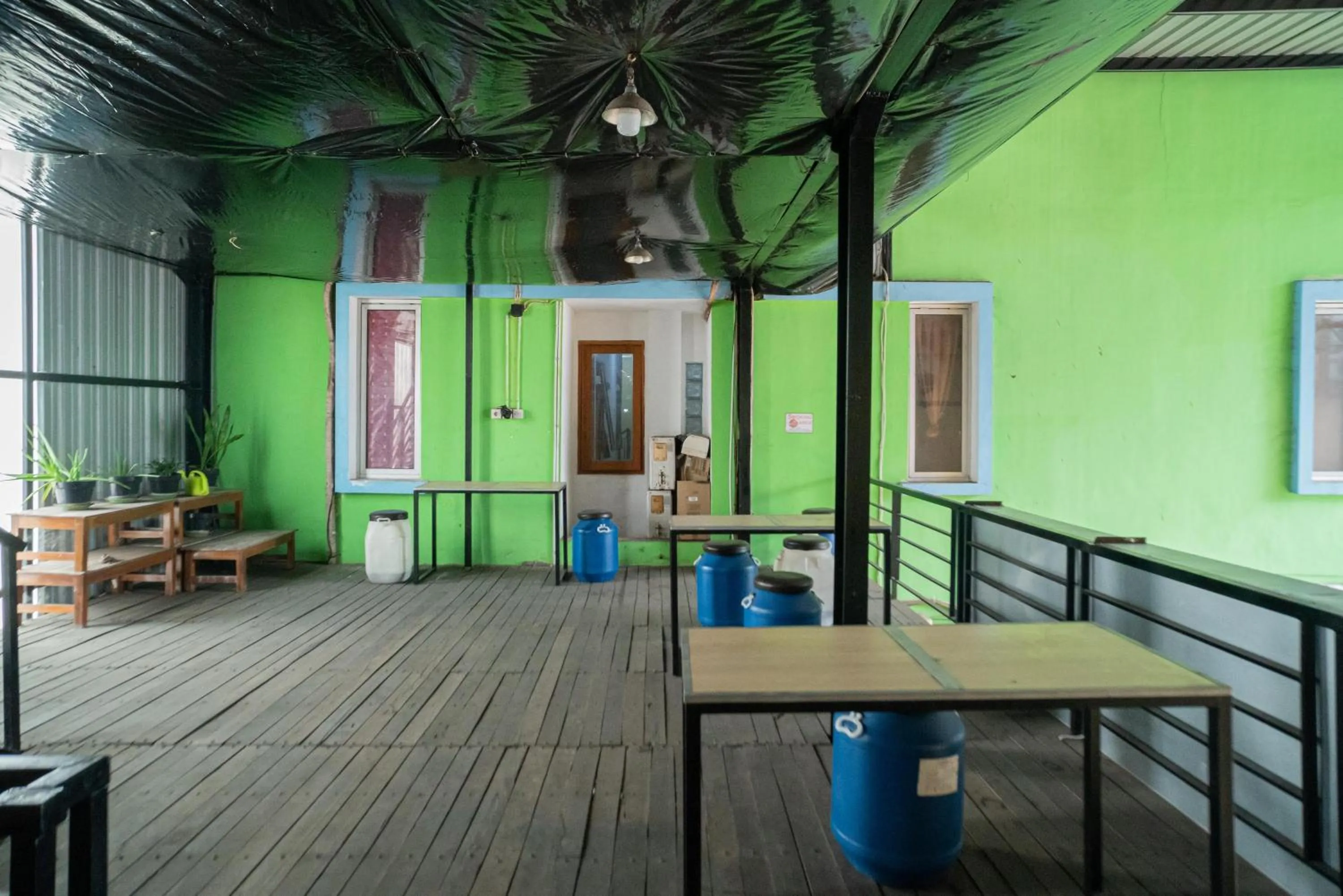 Dining area in RedDoorz near Flyover Arjosari Malang