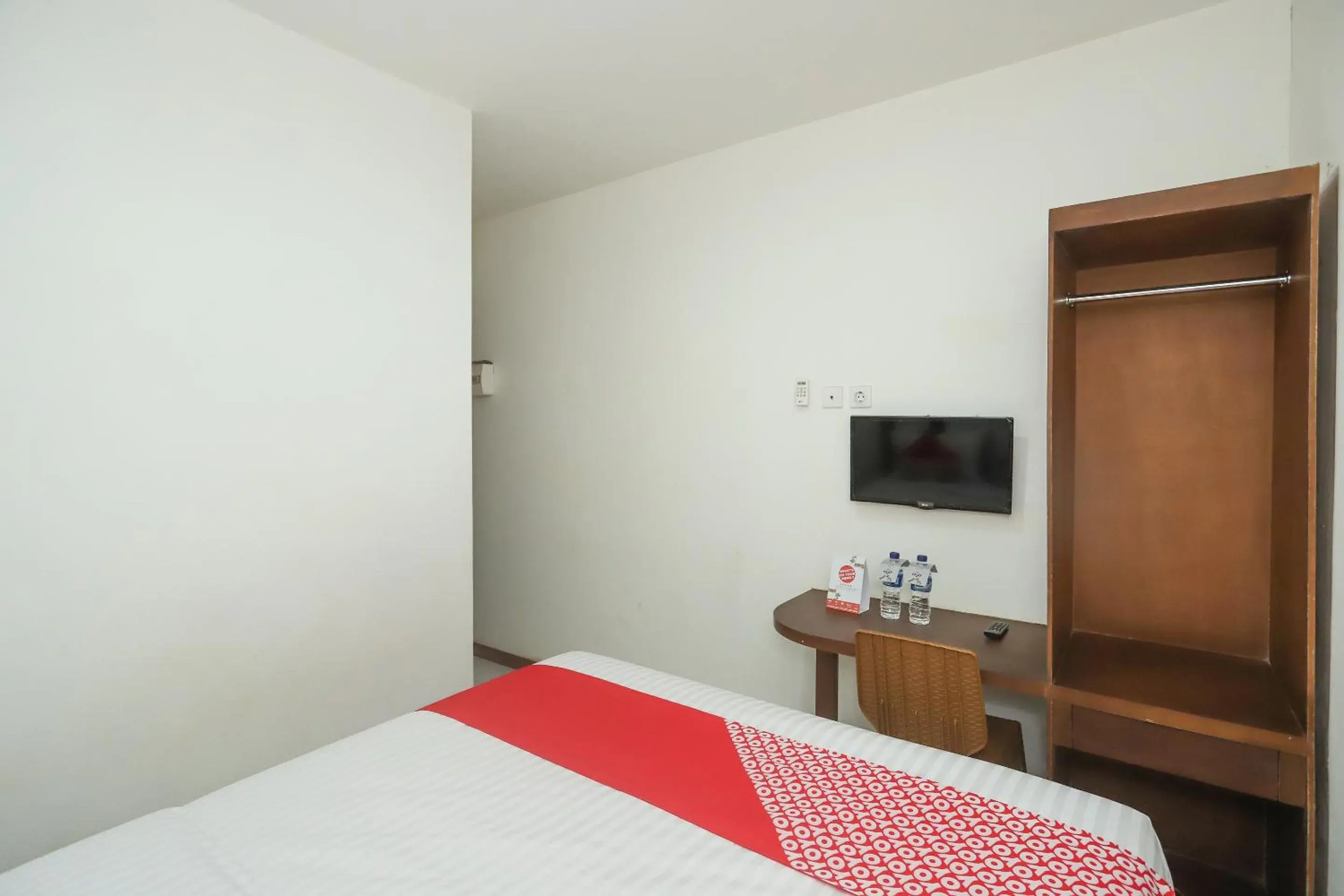 Bedroom, Bed in OYO 1582 Bungo Guest House Bedroom, Bed in OYO 1582 Bungo Guest House