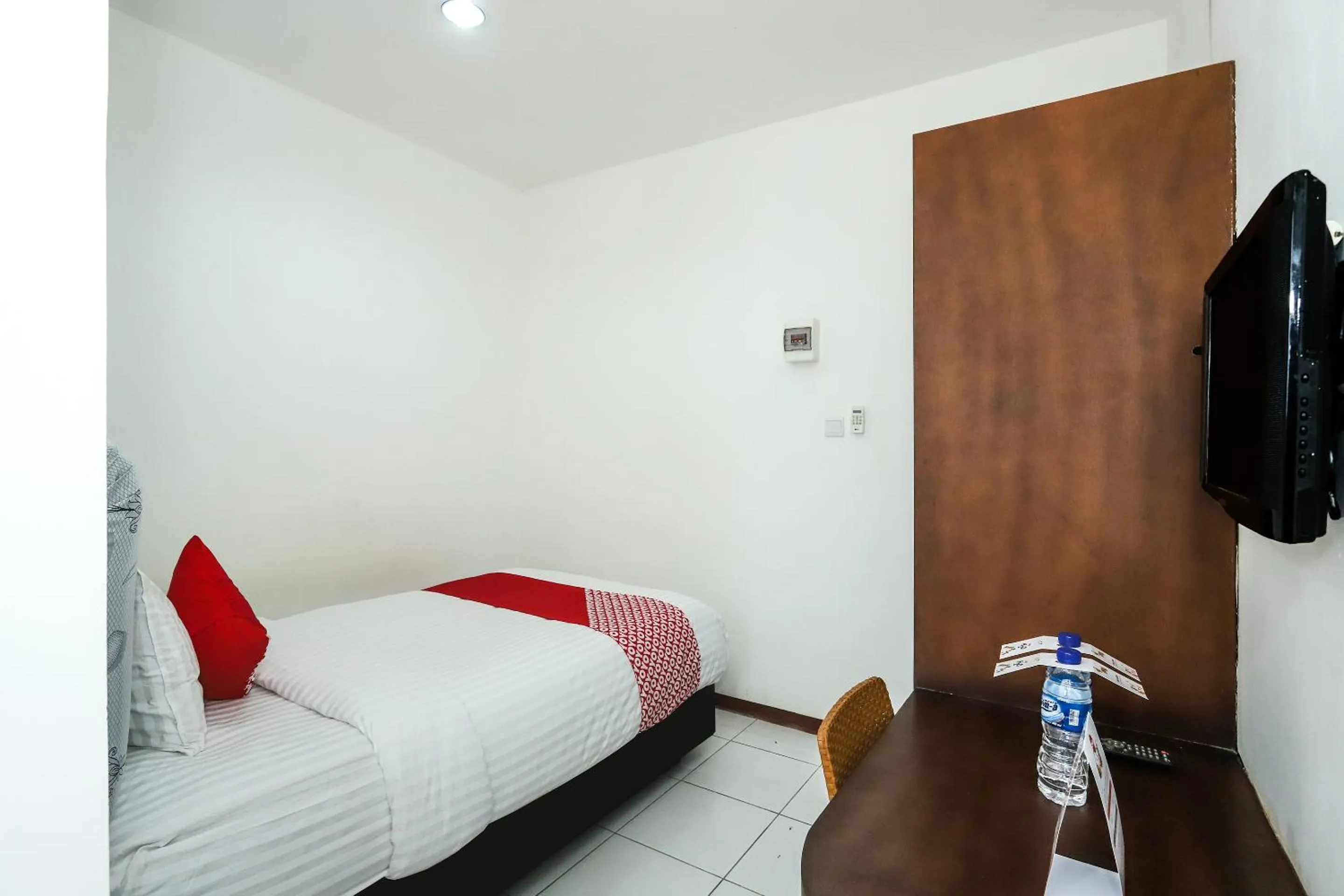 Bedroom, Bed in OYO 1582 Bungo Guest House