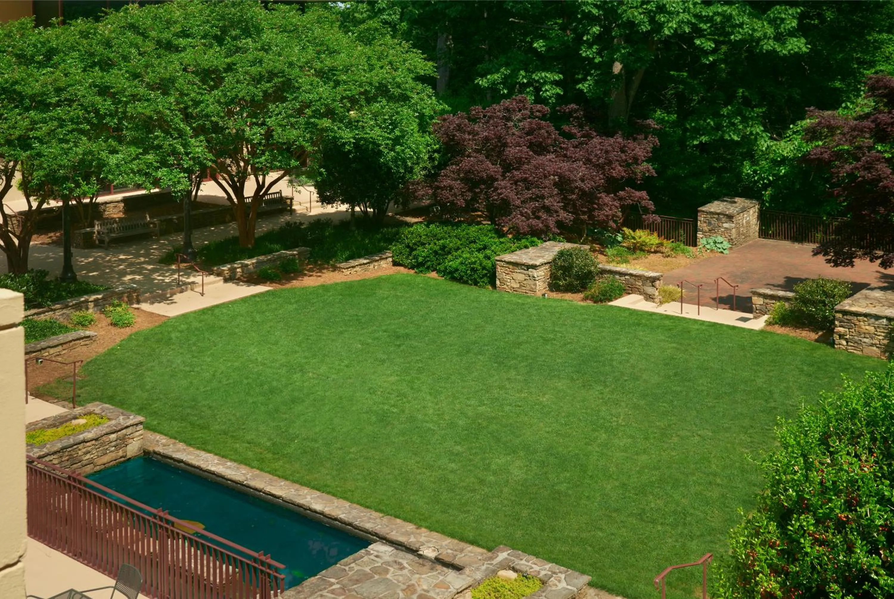 Garden in Emory Conference Center Hotel