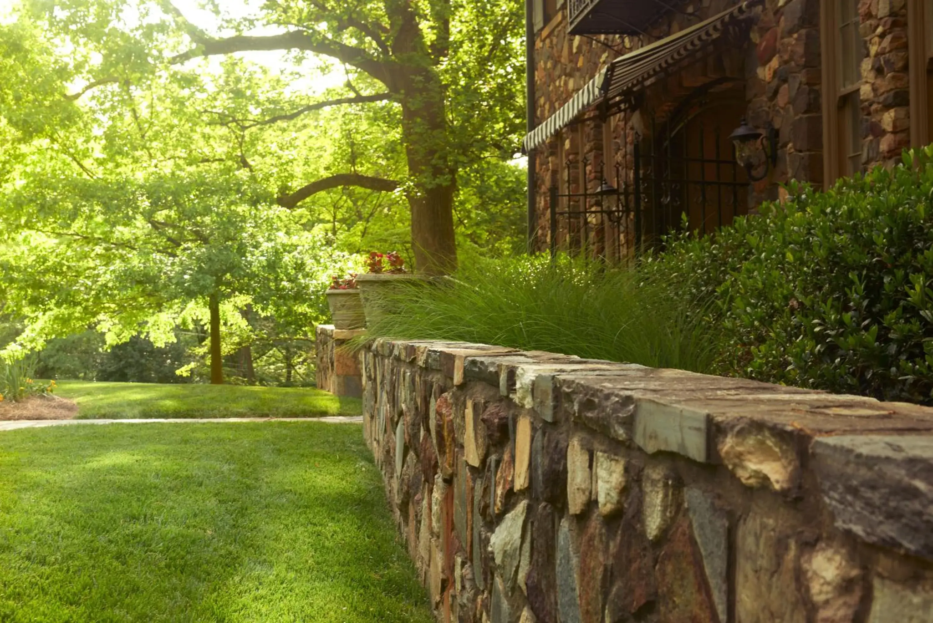 Property building in Emory Conference Center Hotel Property building in Emory Conference Center Hotel