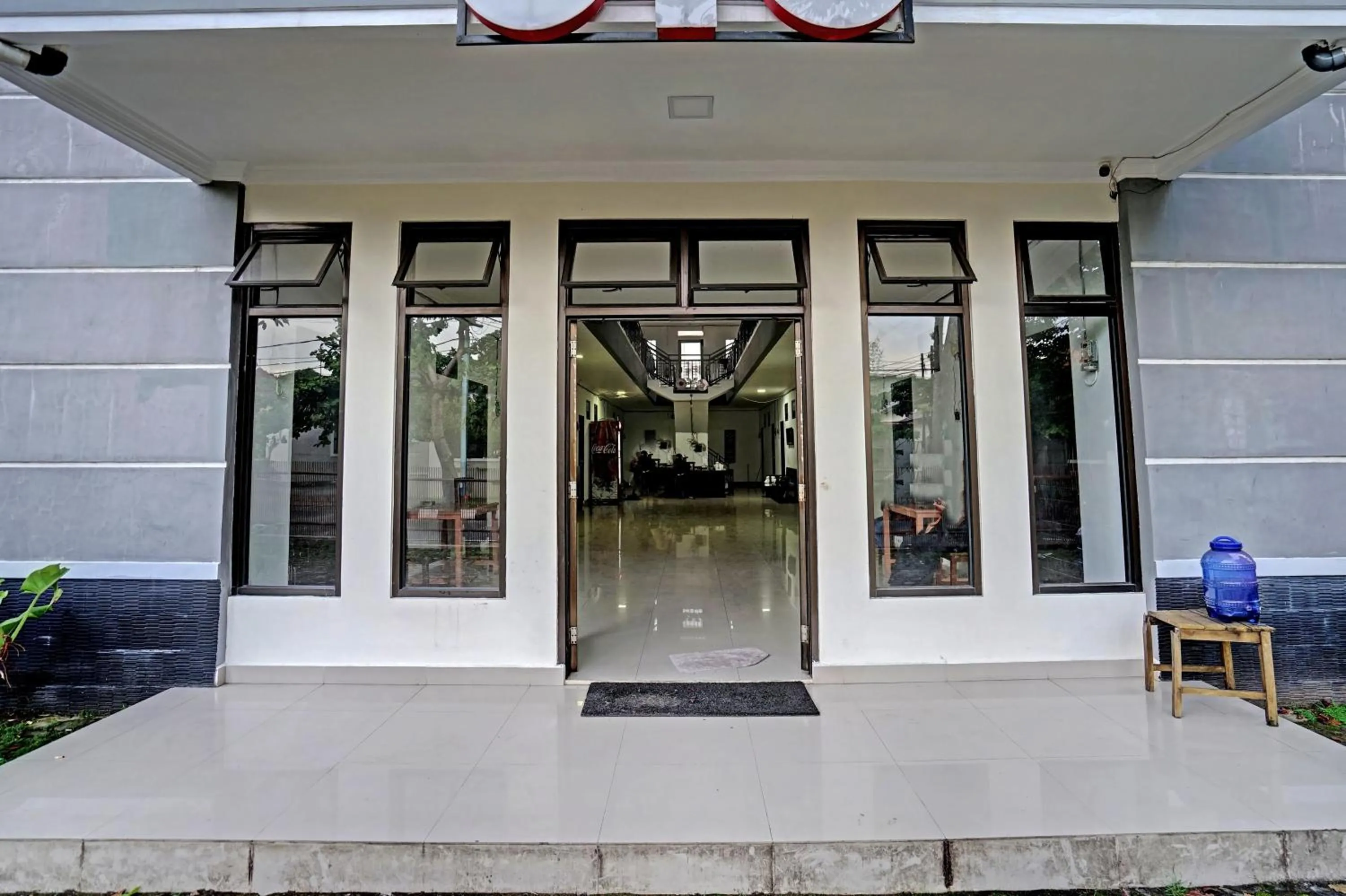 Facade/entrance in Hotel O Kambang Iwak Area Near Kambang Iwak Park Formerly Kerangga