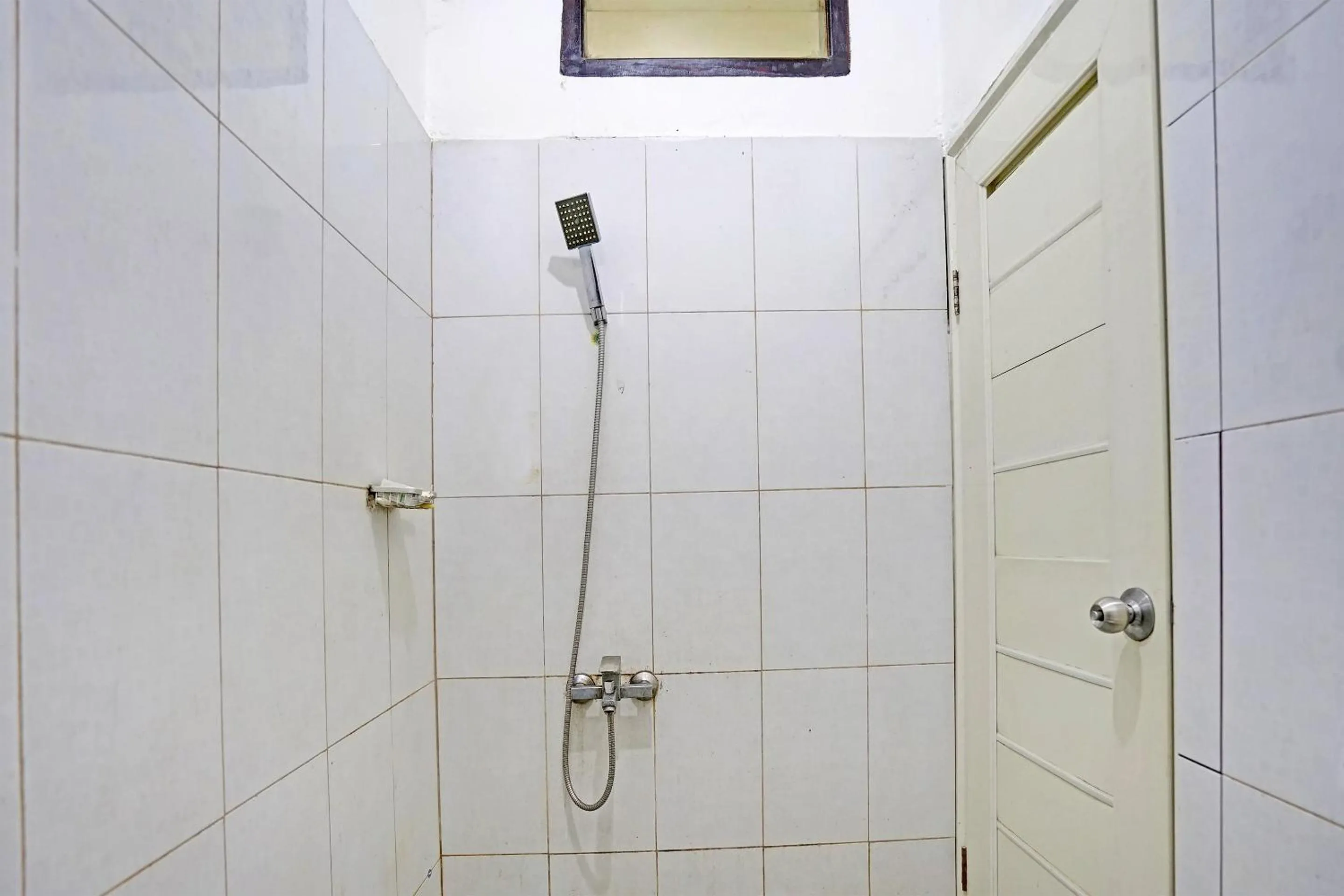 Bathroom in Hotel O Kambang Iwak Area Near Kambang Iwak Park Formerly Kerangga