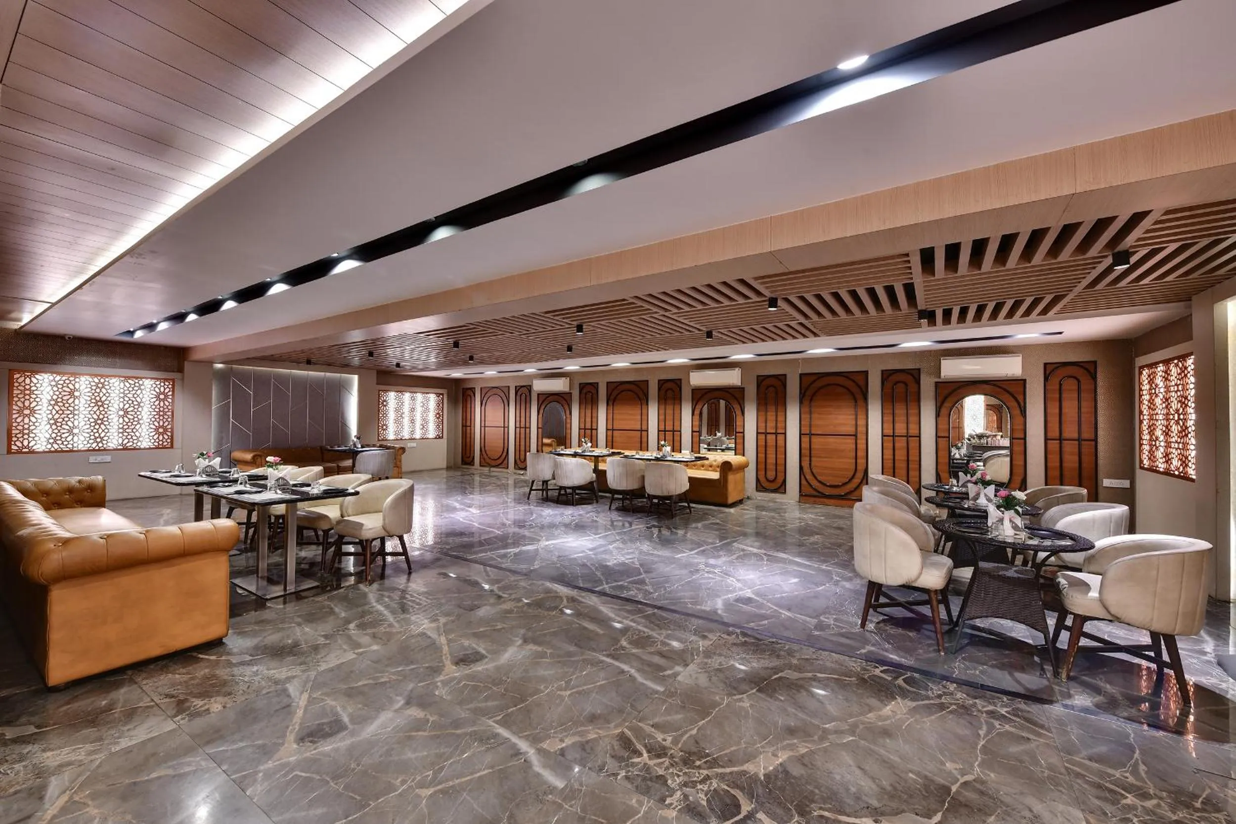 Restaurant/places to eat in RnB Select Walk Inn Lucknow