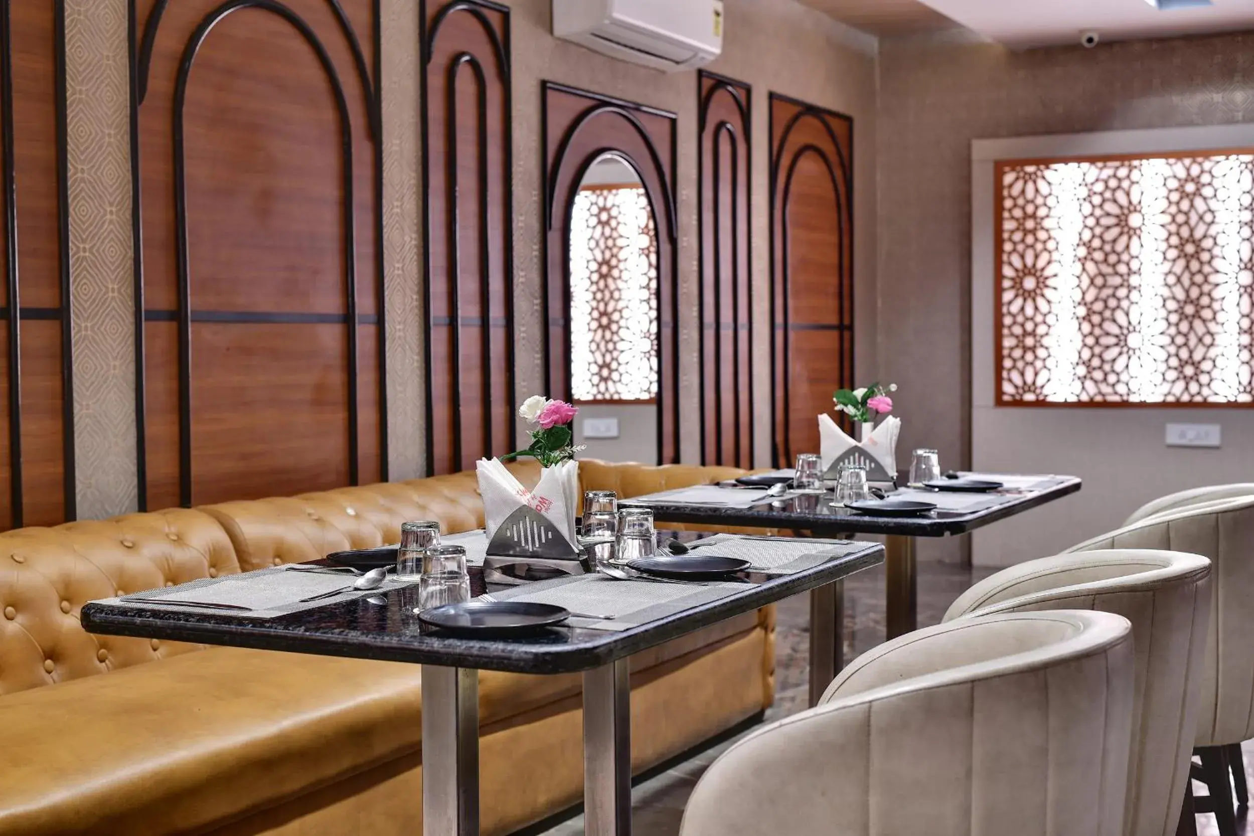 Restaurant/places to eat in RnB Select Walk Inn Lucknow Restaurant/places to eat in RnB Select Walk Inn Lucknow