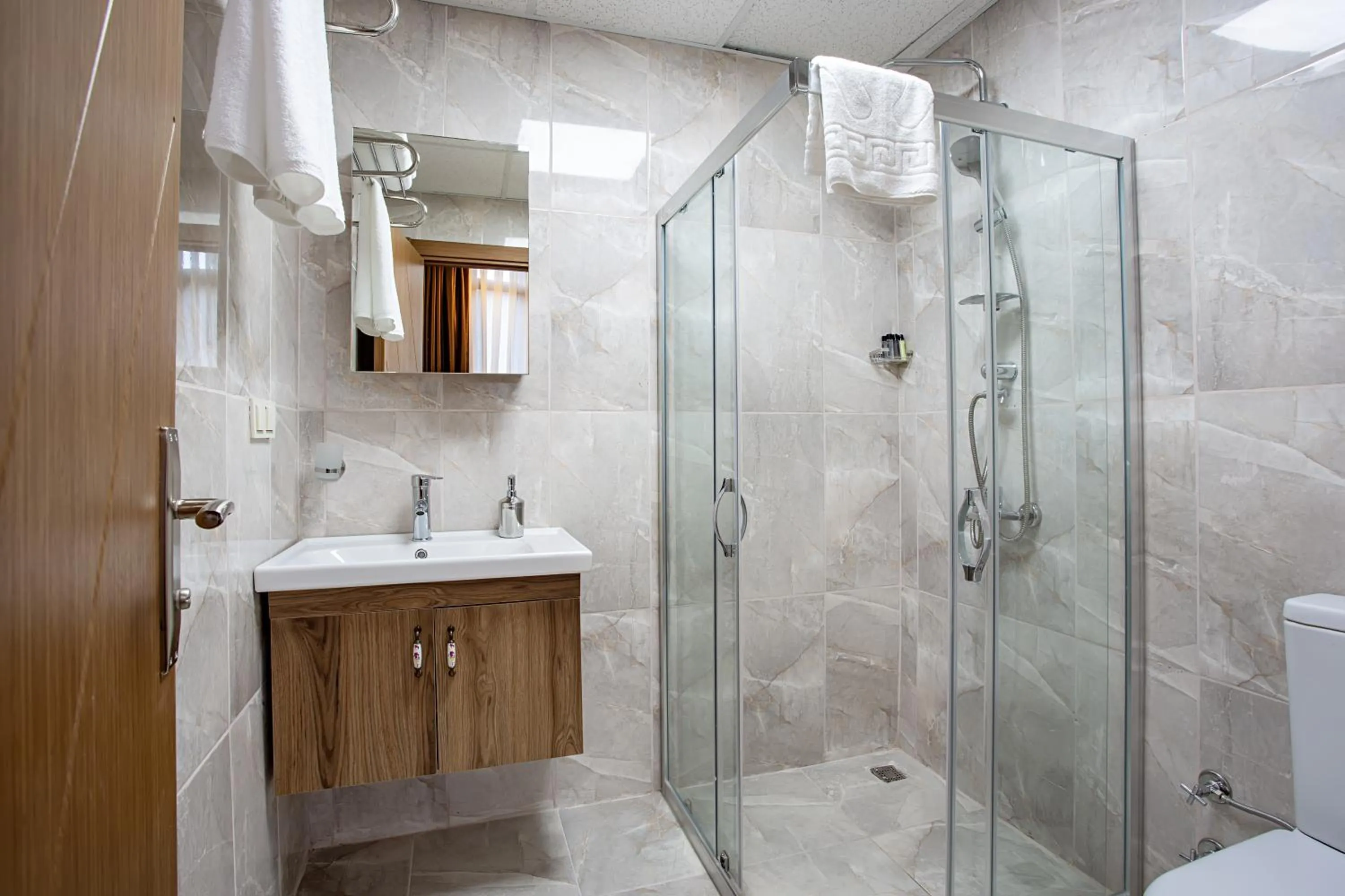 Bathroom in West Palace