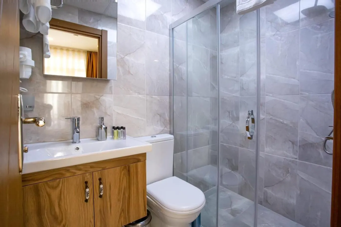 Bathroom in West Palace