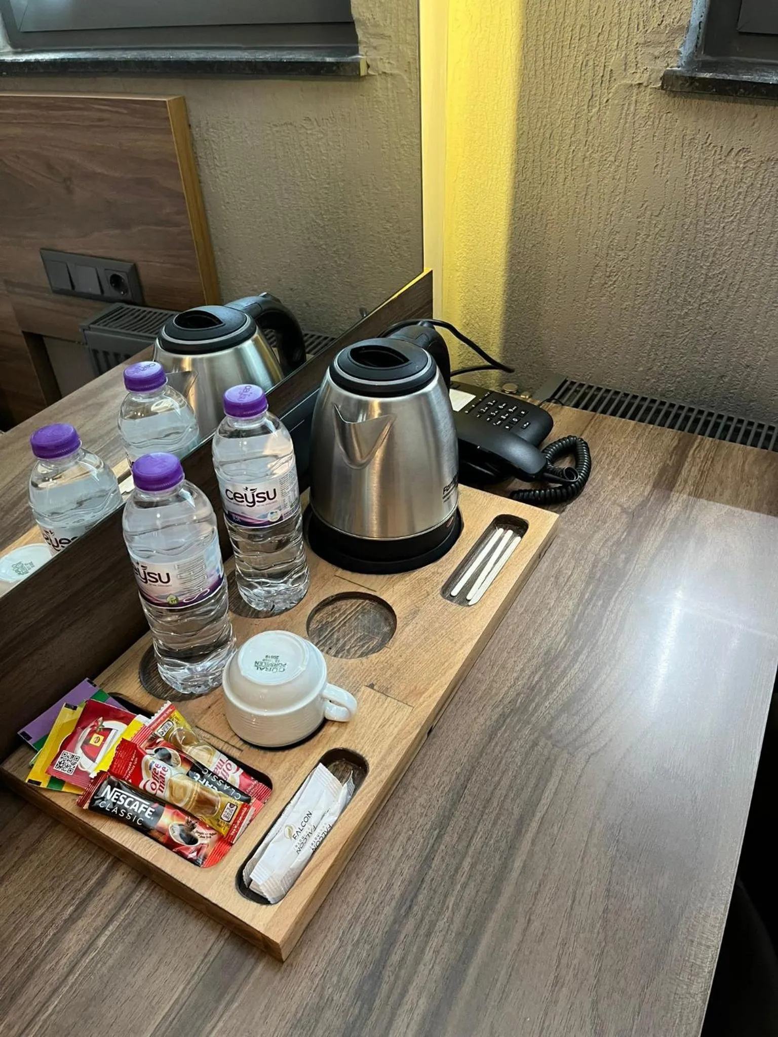 Coffee/tea facilities in Falcon 1511