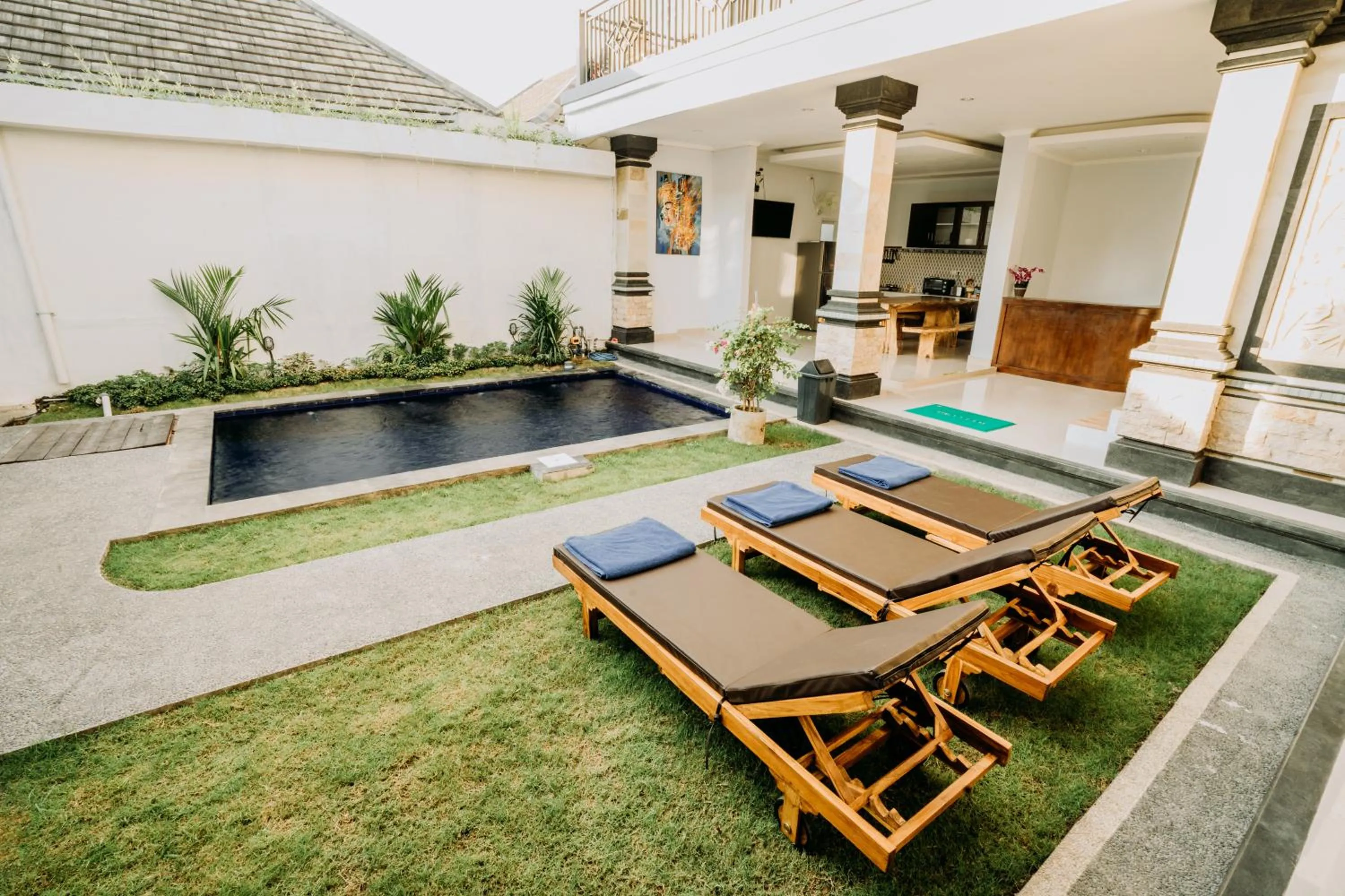 Swimming pool in Nova Guest House