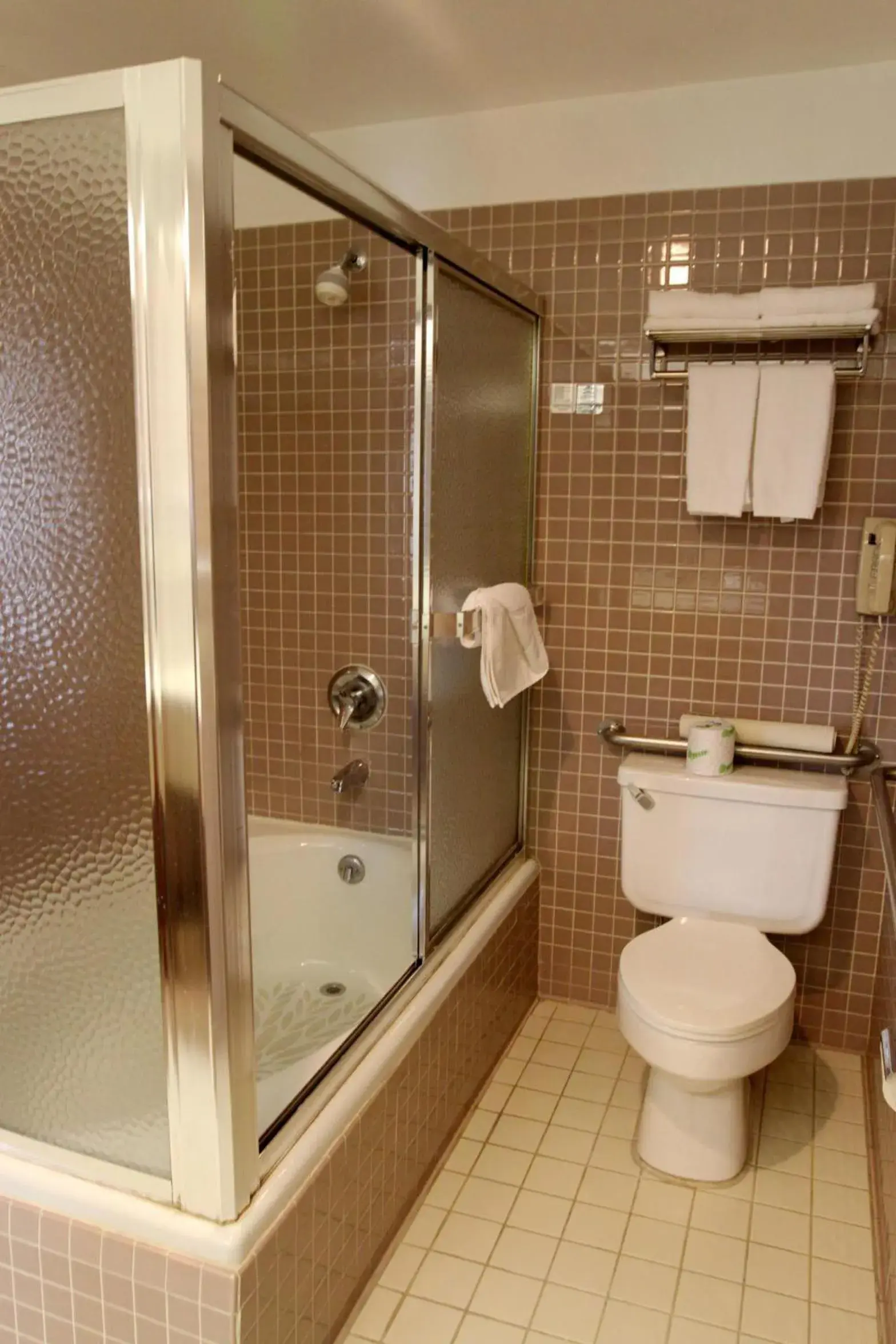 Bathroom in Metro Plaza Hotel Bathroom in Metro Plaza Hotel