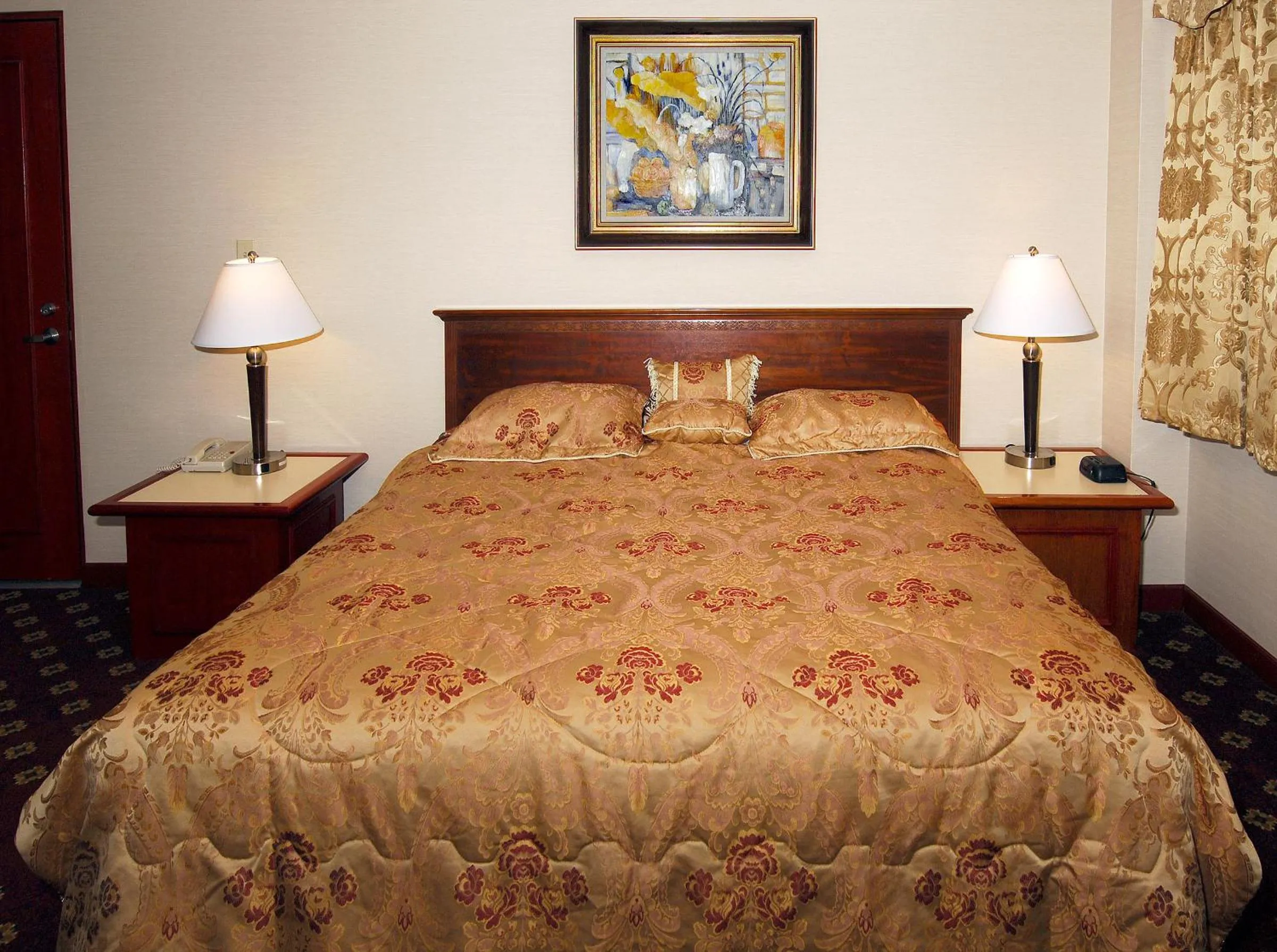 Bed in Metro Plaza Hotel