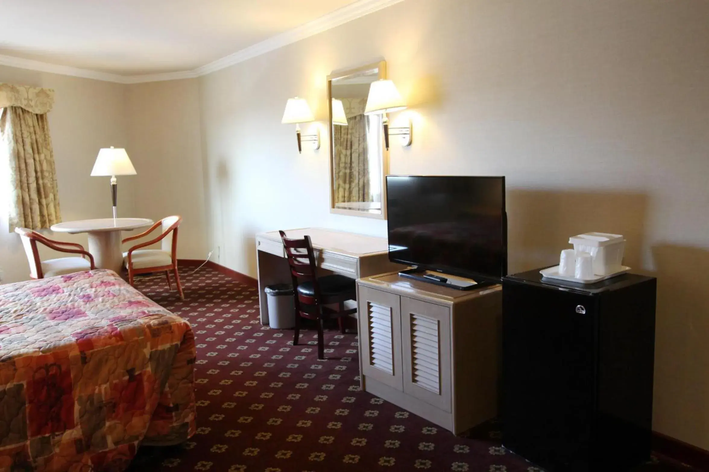 Decorative detail, Bed in Metro Plaza Hotel Decorative detail, Bed in Metro Plaza Hotel